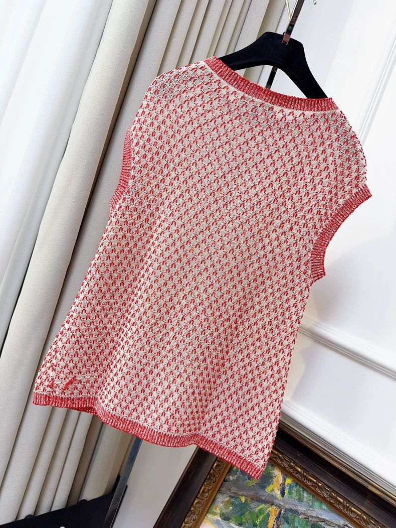 Chanel Chanel White background red and white crochet knitted slee Size XS / US 0-2 / IT 36-38 - 2 Thumbnail