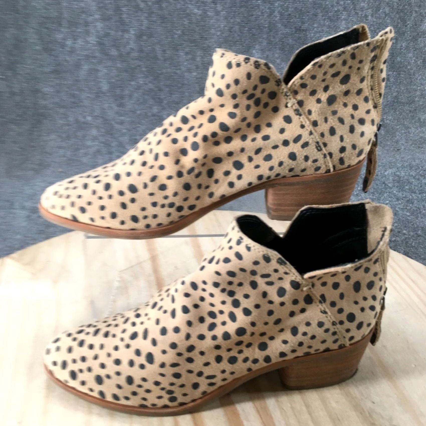 Dolce Vita DV Dolce Vita Kaidie Leopard Spot Ankle Bootie Beige Womens 8.5 Back Zip Bootie Suede Faux Leather Lining Animal Print Size US 9 / IT 39 - 2 Thumbnail
