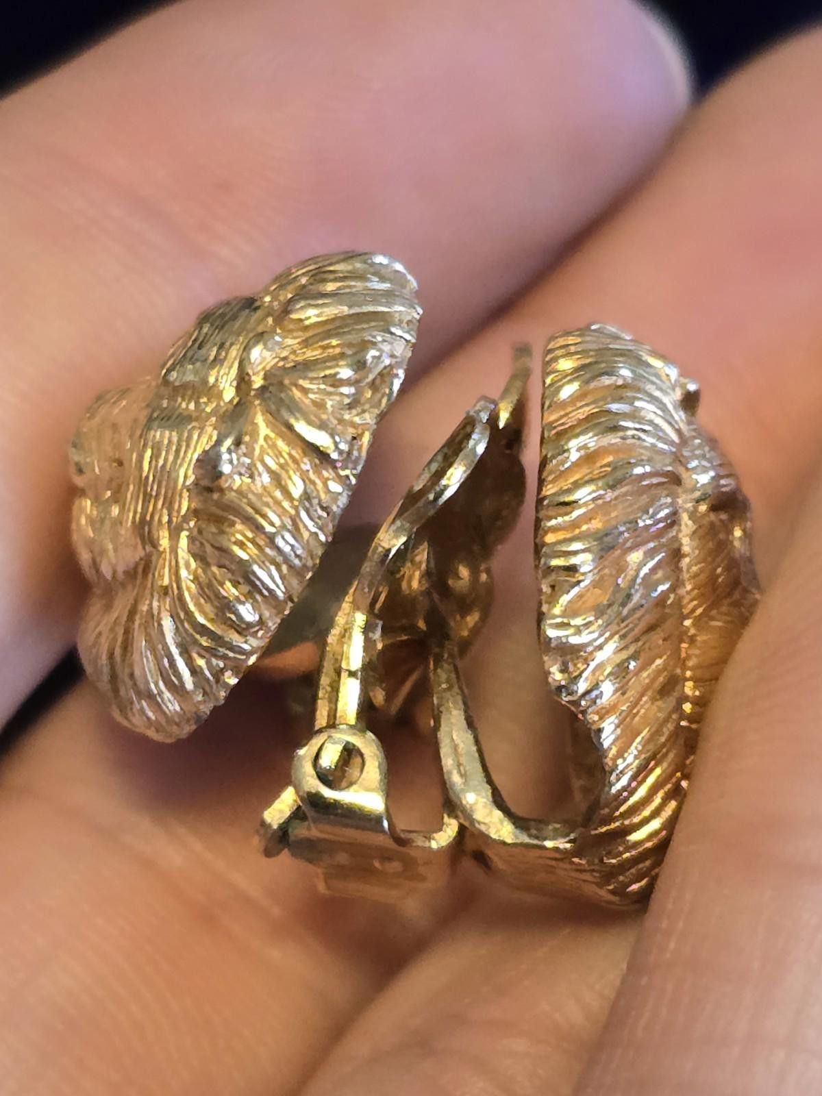 The Cinegogue Vintage Ciner David Hill Lion Clip-On Earrings Gold Tone Size ONE SIZE - 8 Thumbnail