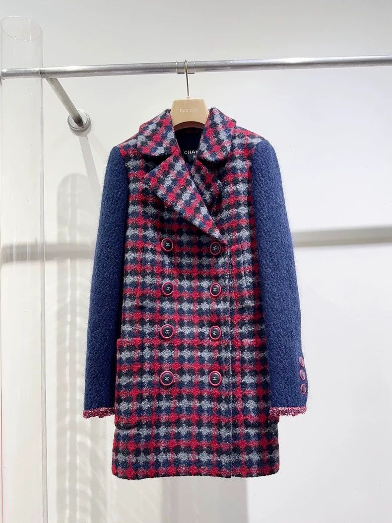 Chanel Chanel Tweed Double-Breasted Coat Outerwear - dmc Size US S / EU 44-46 / 1 - 1 Thumbnail