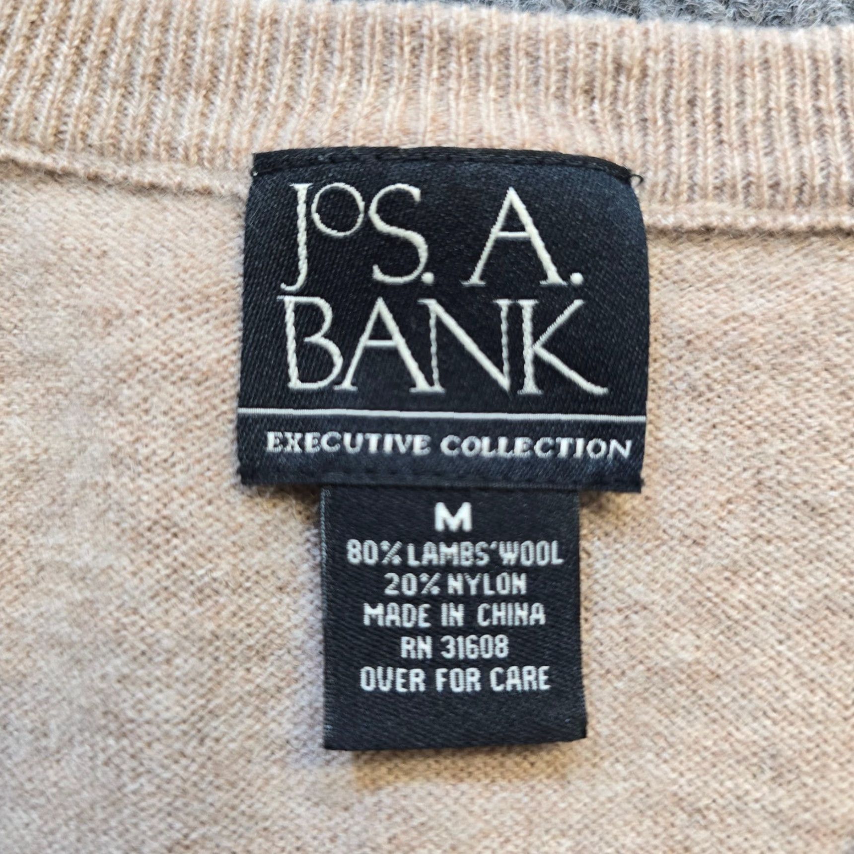 Jos. A. Bank VINTAGE Jos A Bank Sweater Mens Size M Beige Argyle Diamond V Neck Classic Casual Size US M / EU 48-50 / 2 - 4 Thumbnail