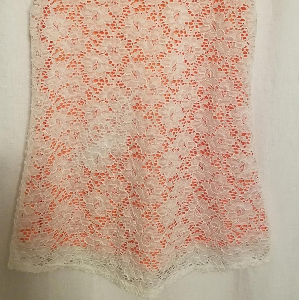 Designer Maurices Size Small Peach and White Tank T… Size S / US 4 / IT 40 - 2 Thumbnail