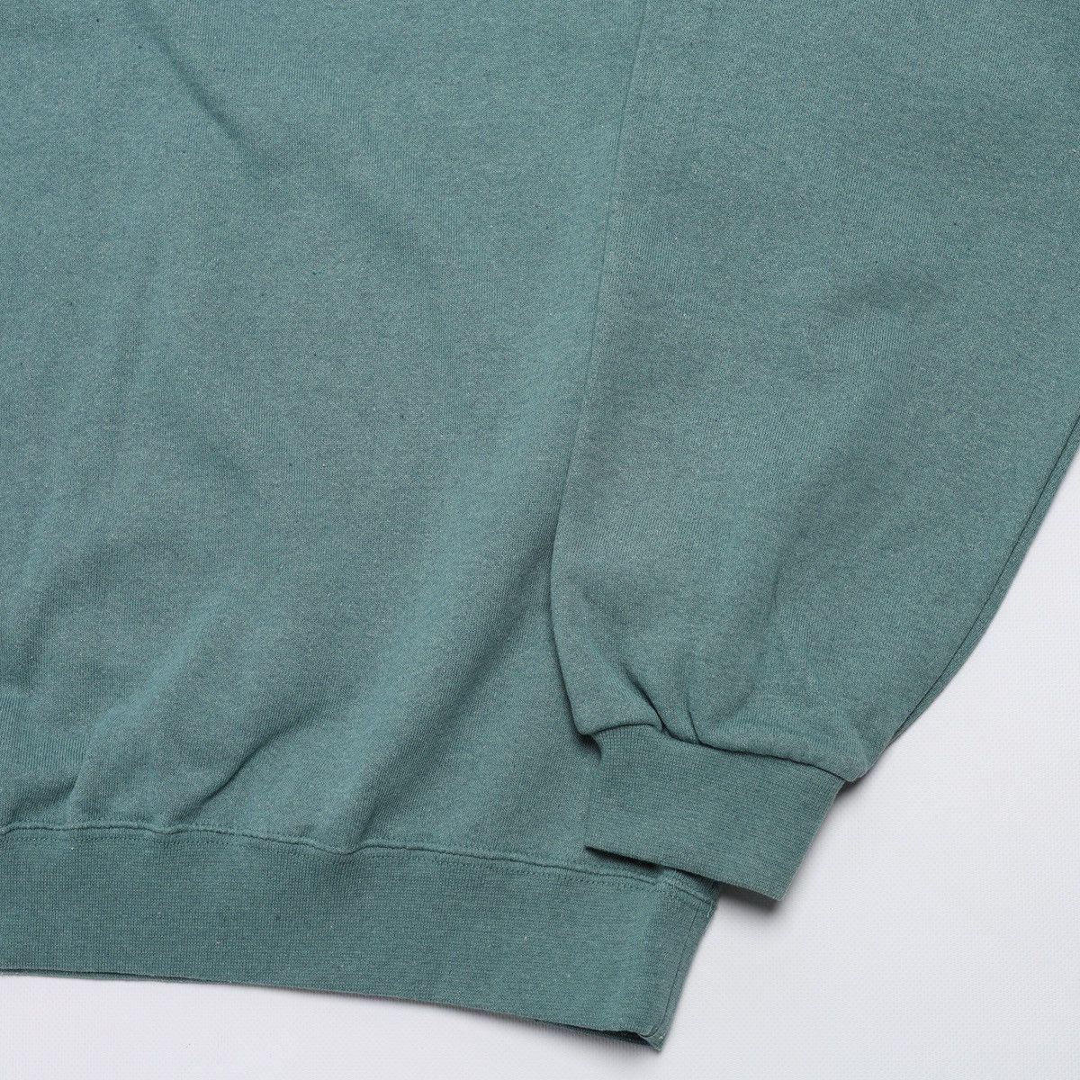 Nike Vintage Nike Embroidered Swoosh Logo Sweatshirt Size US L / EU 52-54 / 3 - 2 Thumbnail