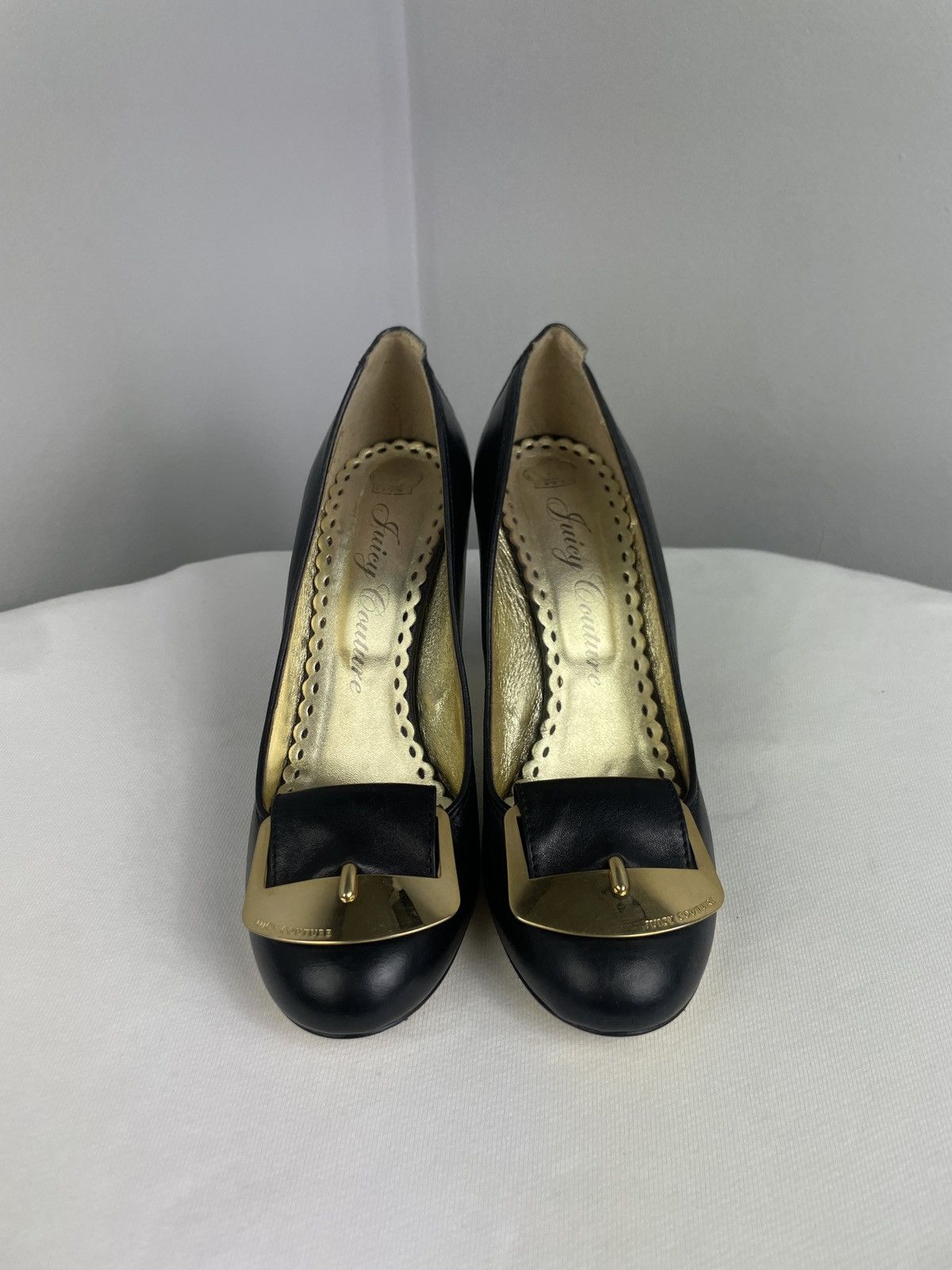 Juicy Couture Juicy Couture Made in Italy Black Leather Gold Buckle Pumps Size US 9 / IT 39 - 9 Thumbnail