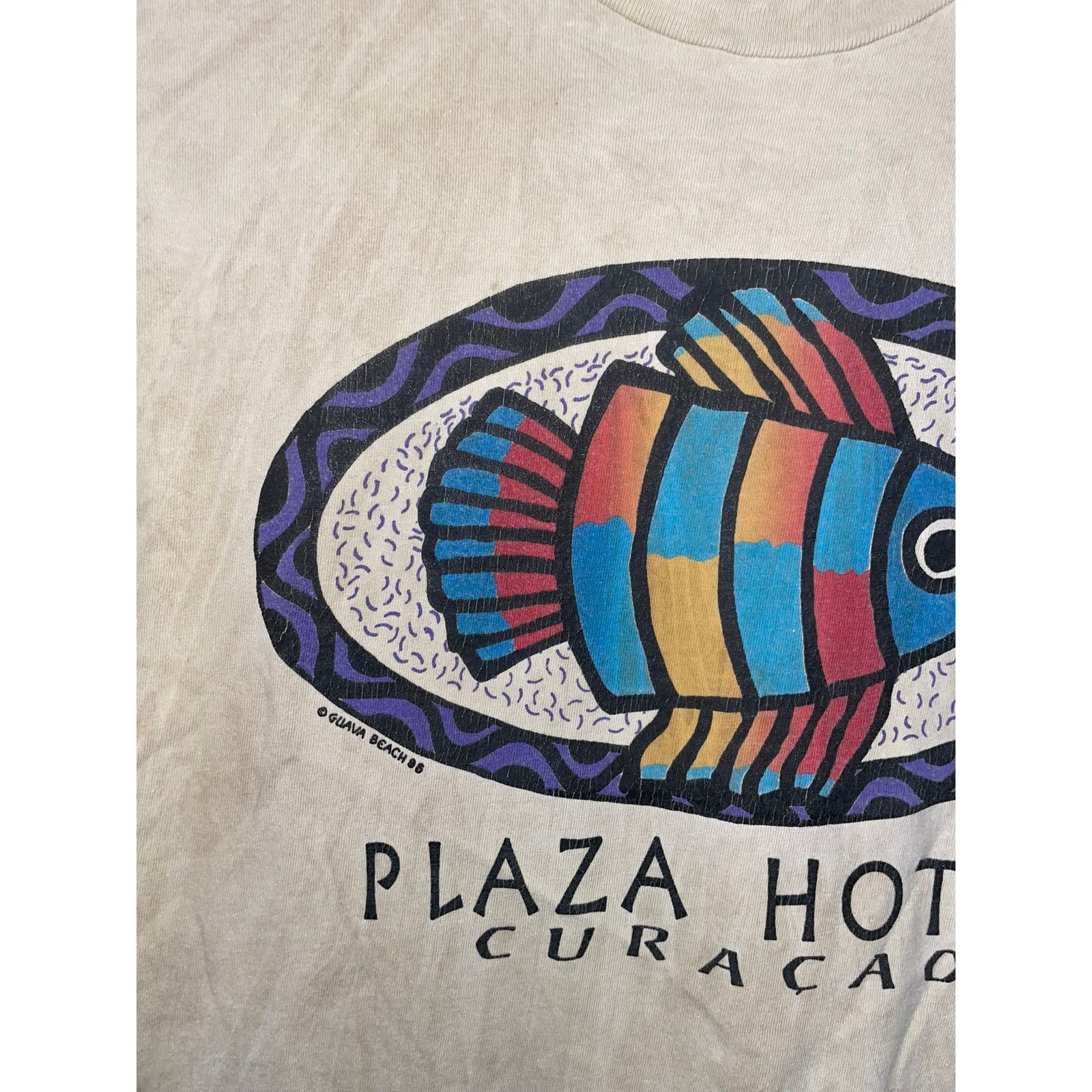 Vintage Vintage Guava Beach Shirt Curacao Plaza Hotel Fish Tee 90s Size US M / EU 48-50 / 2 - 2 Thumbnail