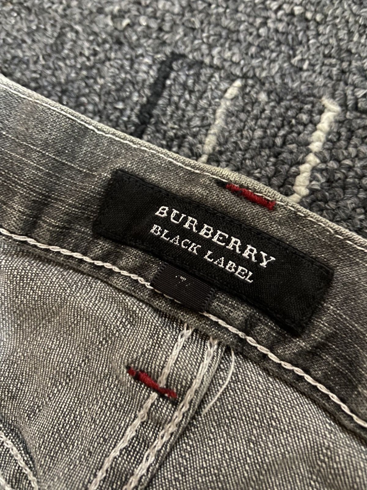 Burberry Vintage Burberry black label distressed denim jeans Size US 30 / EU 46 - 15 Thumbnail