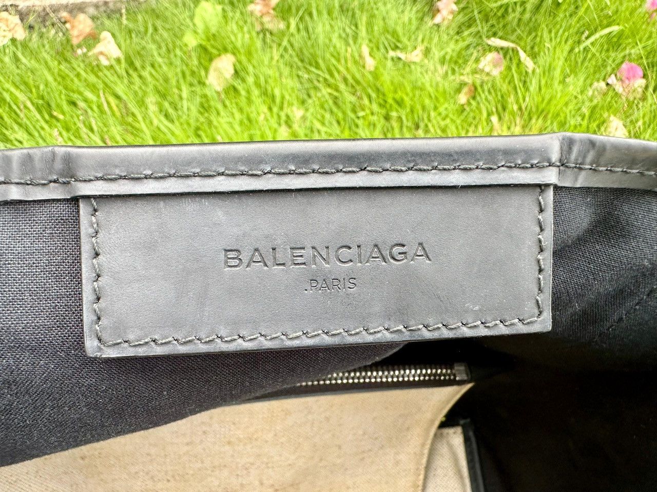 Balenciaga Authentic Balenciaga Navy Cabas Small in Beige Tote Bag Size ONE SIZE - 8 Thumbnail
