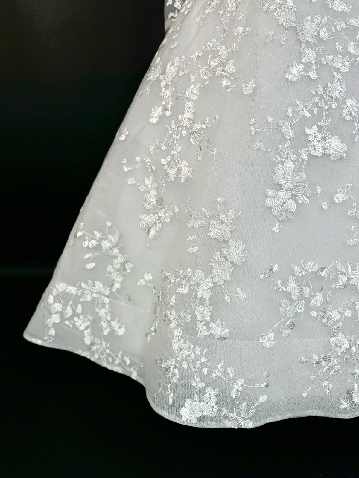 Other Preloved US 16-18 Anna Augusta Embroidered Lace Bridal Gown Size XXL / US 16-18 / IT 52-54 - 5 Thumbnail