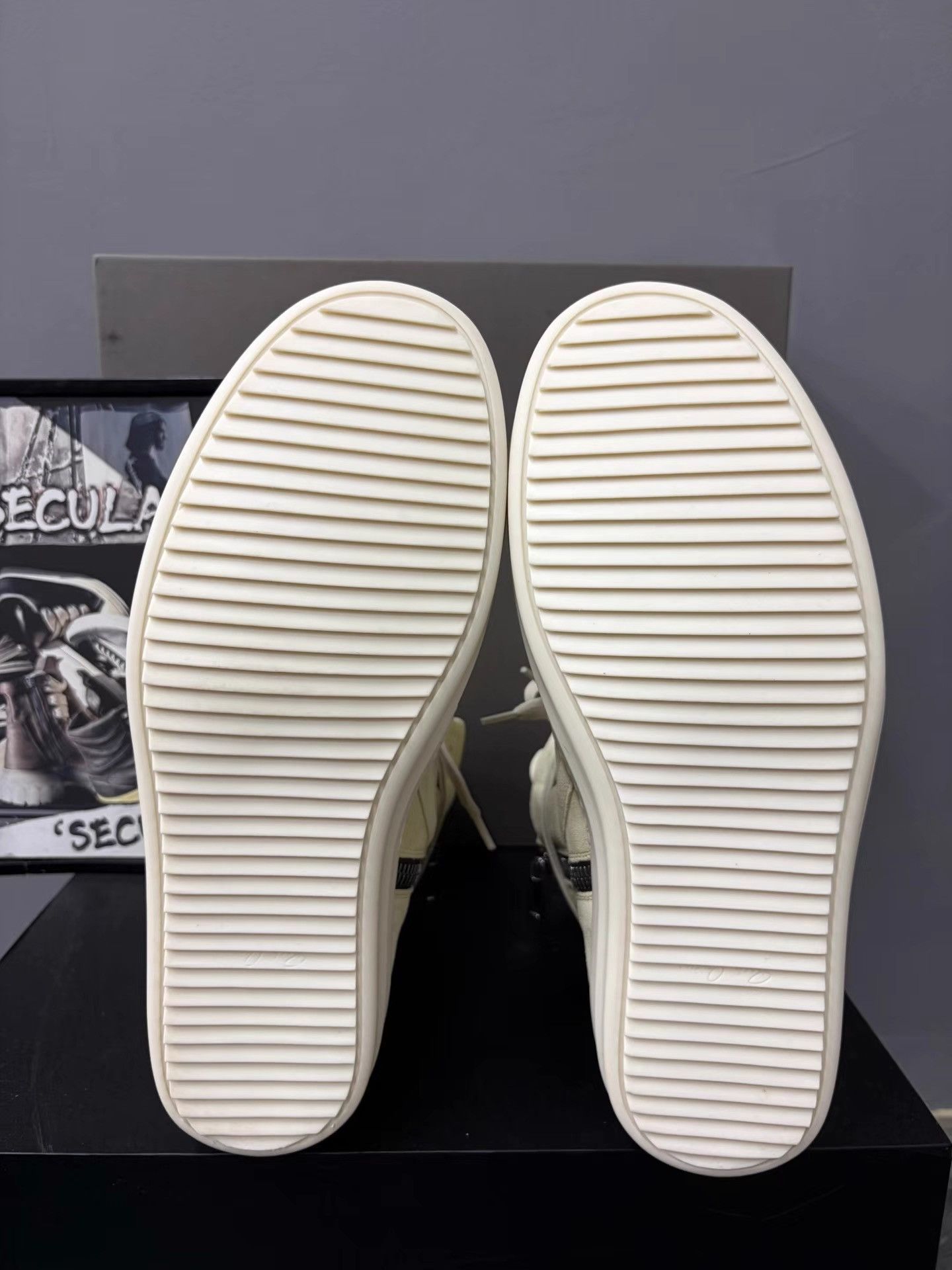 Rick Owens Rick Owens 26SS Light Green Triangle Low Sneakers K34 Size US 7 / EU 40 - 8 Thumbnail