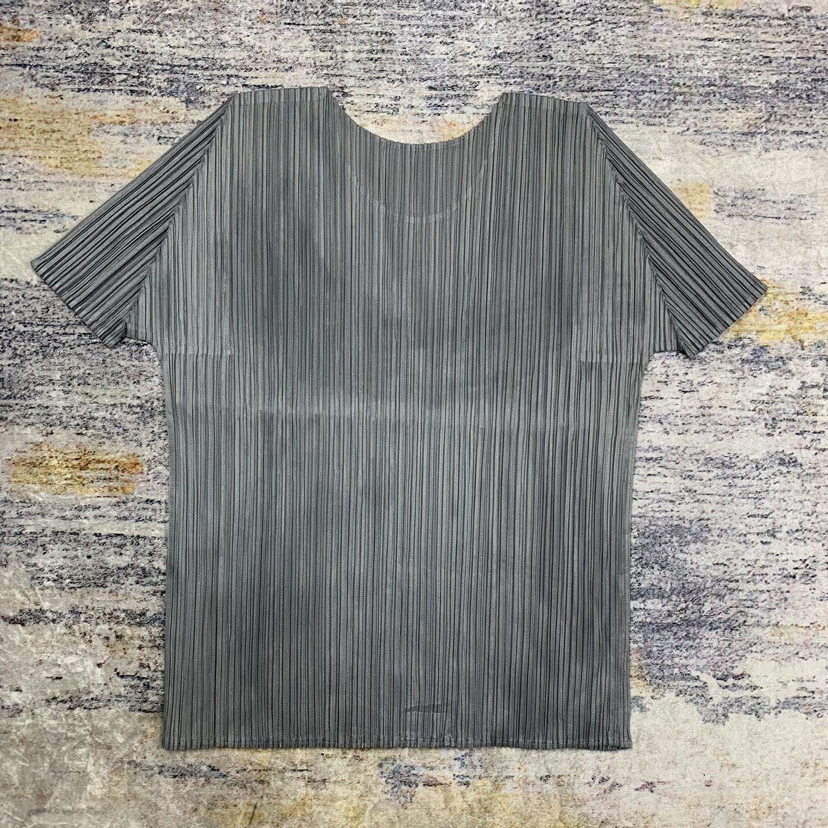 Pleats Please Issey Miyake Issey miyake Pleats please pleated shirt Size M / US 6-8 / IT 42-44 - 2 Thumbnail