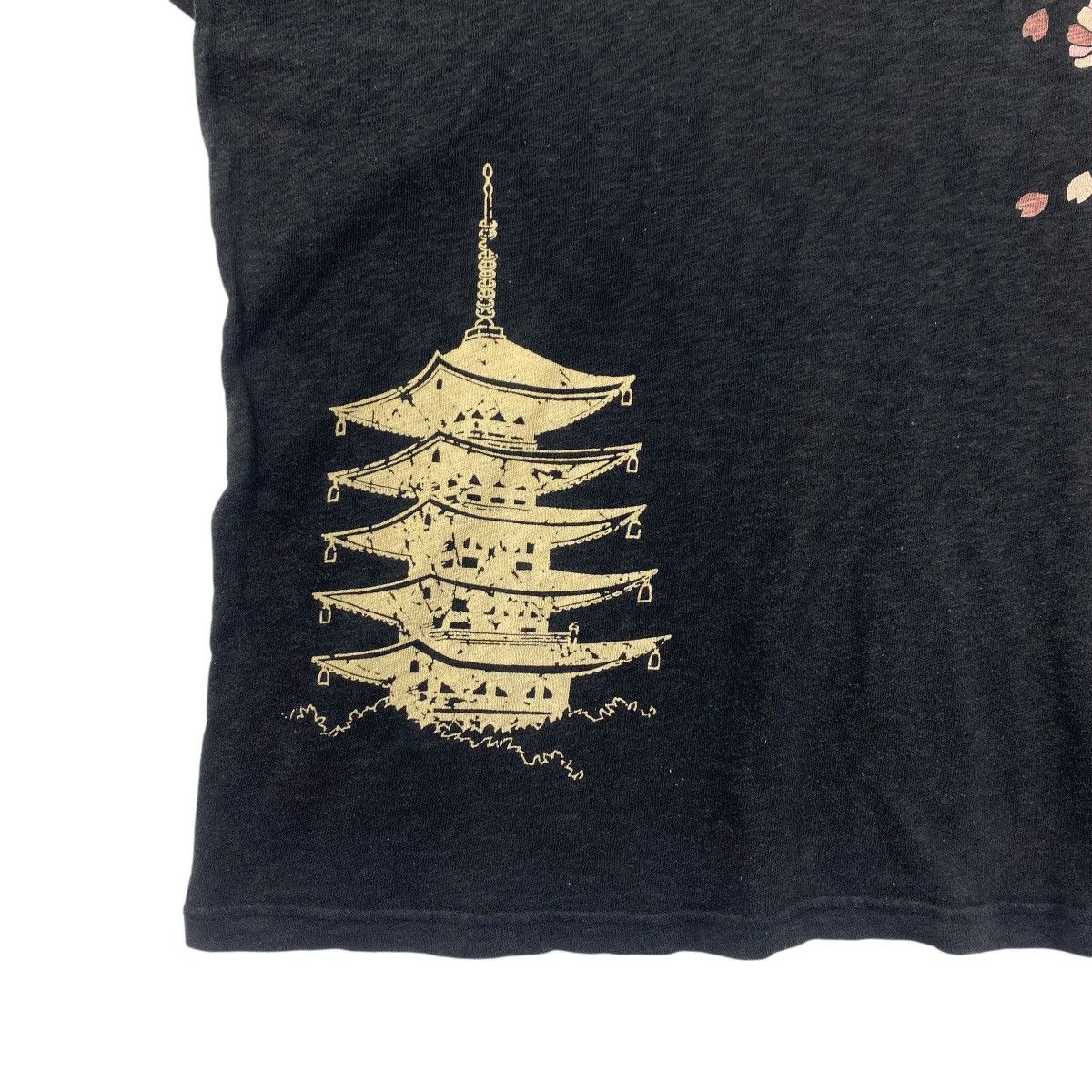 Vintage Vintage Sukajan Souvenir Japan Tee Shirt Big Logo Japanese Size US XXL / EU 58 / 5 - 3 Thumbnail