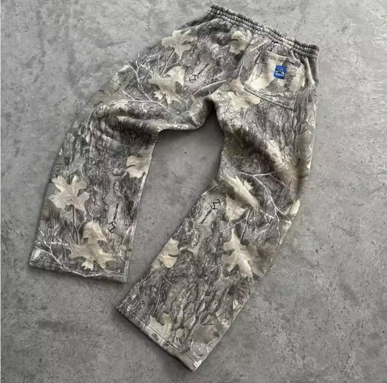 Vintage Y2K Retro SweatPants Camouflage Pattern Print Size US 38 / EU 54 - 4 Thumbnail