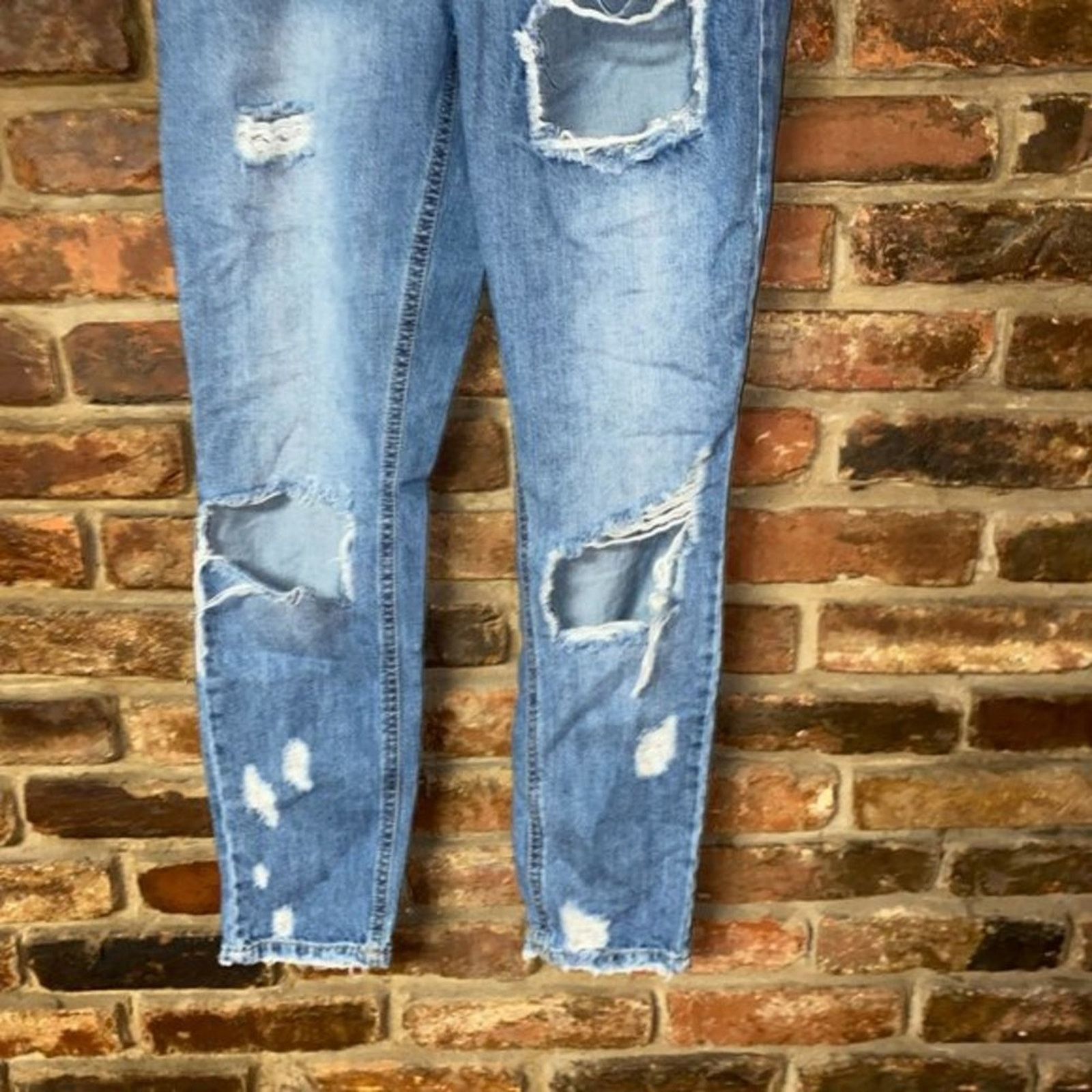 Almost Famous Almost Famous Distressed Denim Cropped Skinny Jeans 0 Size 25" / US 0 / IT 36 - 4 Thumbnail