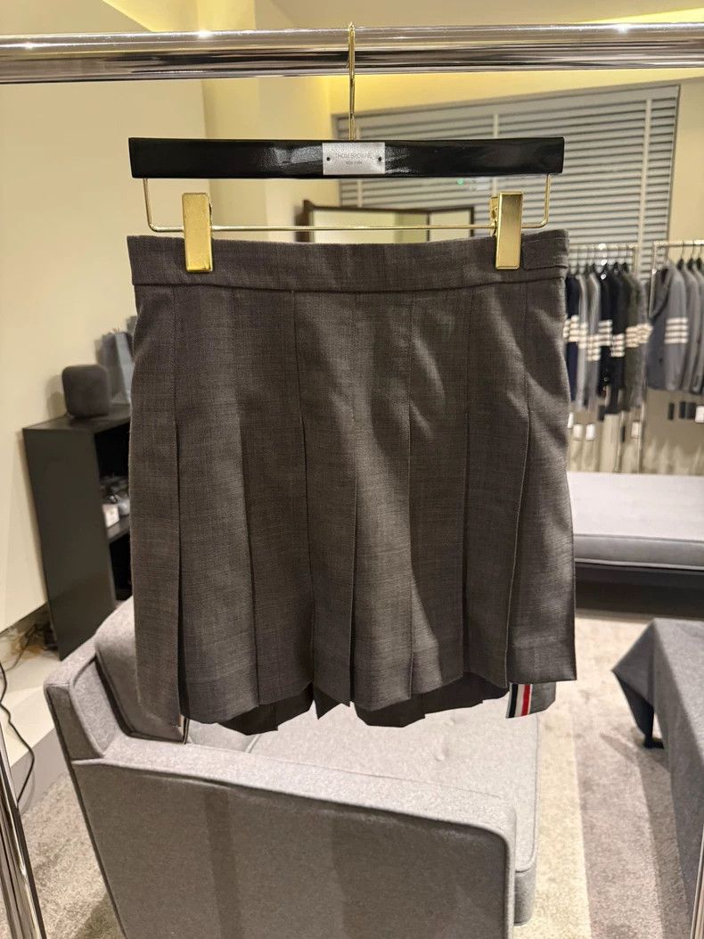 Thom Browne Thom Browne Classic pleated skirt 2503-Nextarrow Size 26" / US 2 / IT 38 - 1 Thumbnail