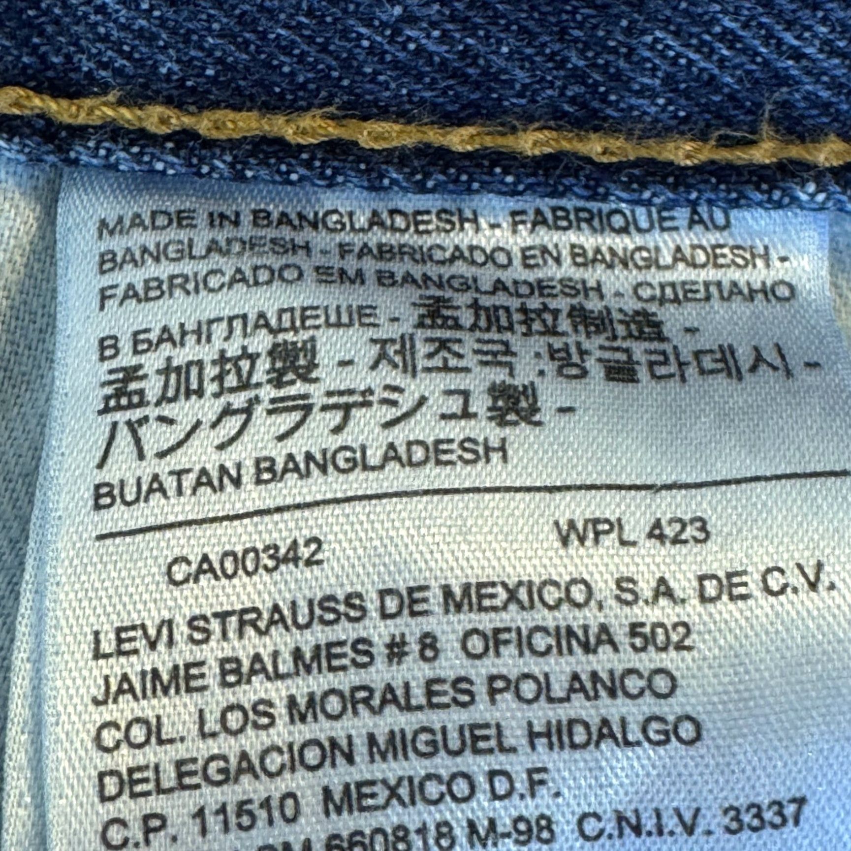 Levi's VINTAGE Levi's 550 Jeans Mens 34x30 Blue Denim Relaxed Fit Tapered Leg Mid Rise Zip Fly Size US 34 / EU 50 - 5 Thumbnail