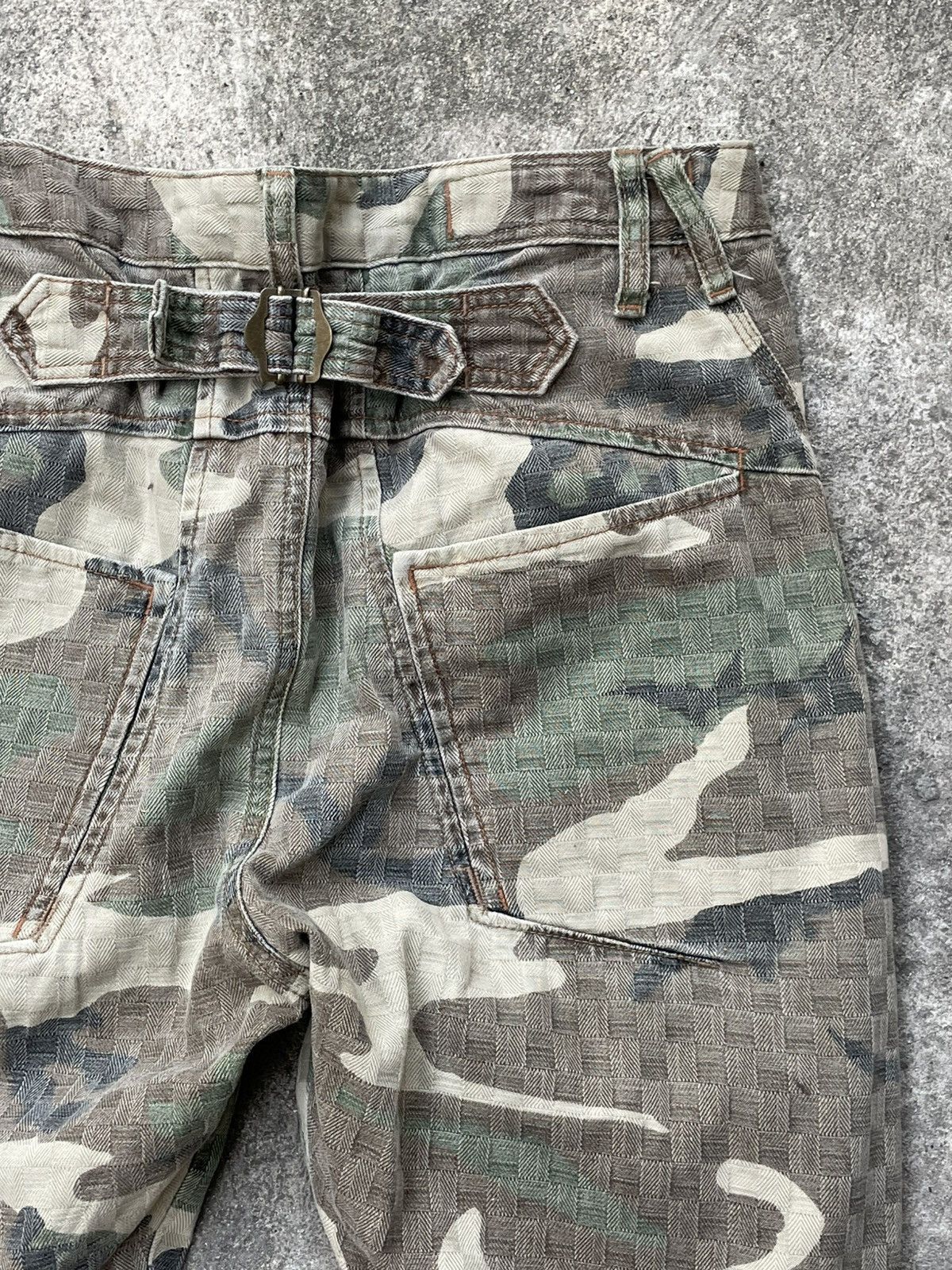 Marithe + Francois Girbaud MARITHE + FRANCOIS GIRBAUD Laced Camo Cargo Pants Size US 32 / EU 48 - 6 Thumbnail