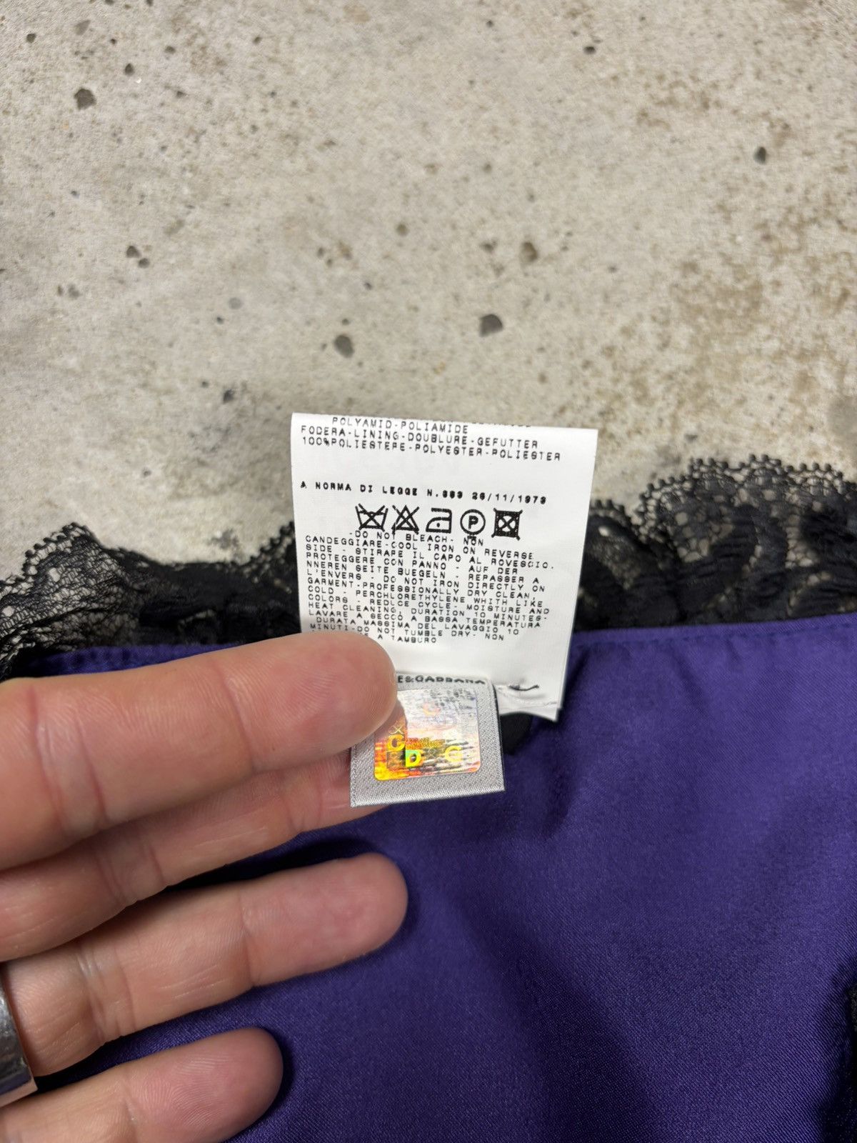 Dolce & Gabbana Vintage 2000s Dolce & Gabbana Lace Purple Skirt Velvet Trims Size 28" / US 6 / IT 42 - 9 Thumbnail