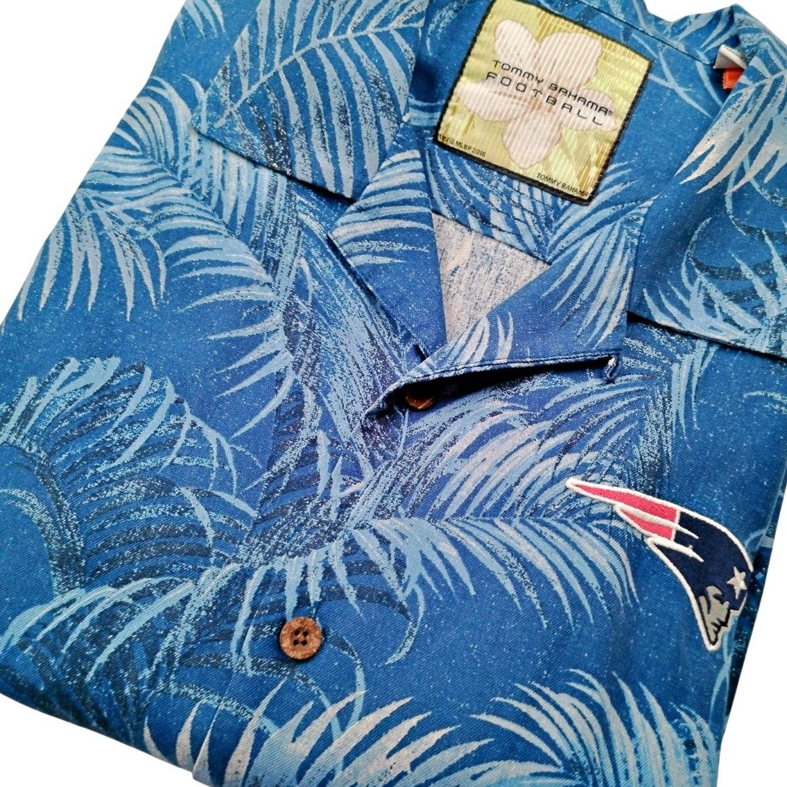 Tommy Bahama Tommy Bahama Football NE Patriots Hawaiian Silk Shirt Size US M / EU 48-50 / 2 - 1 Thumbnail