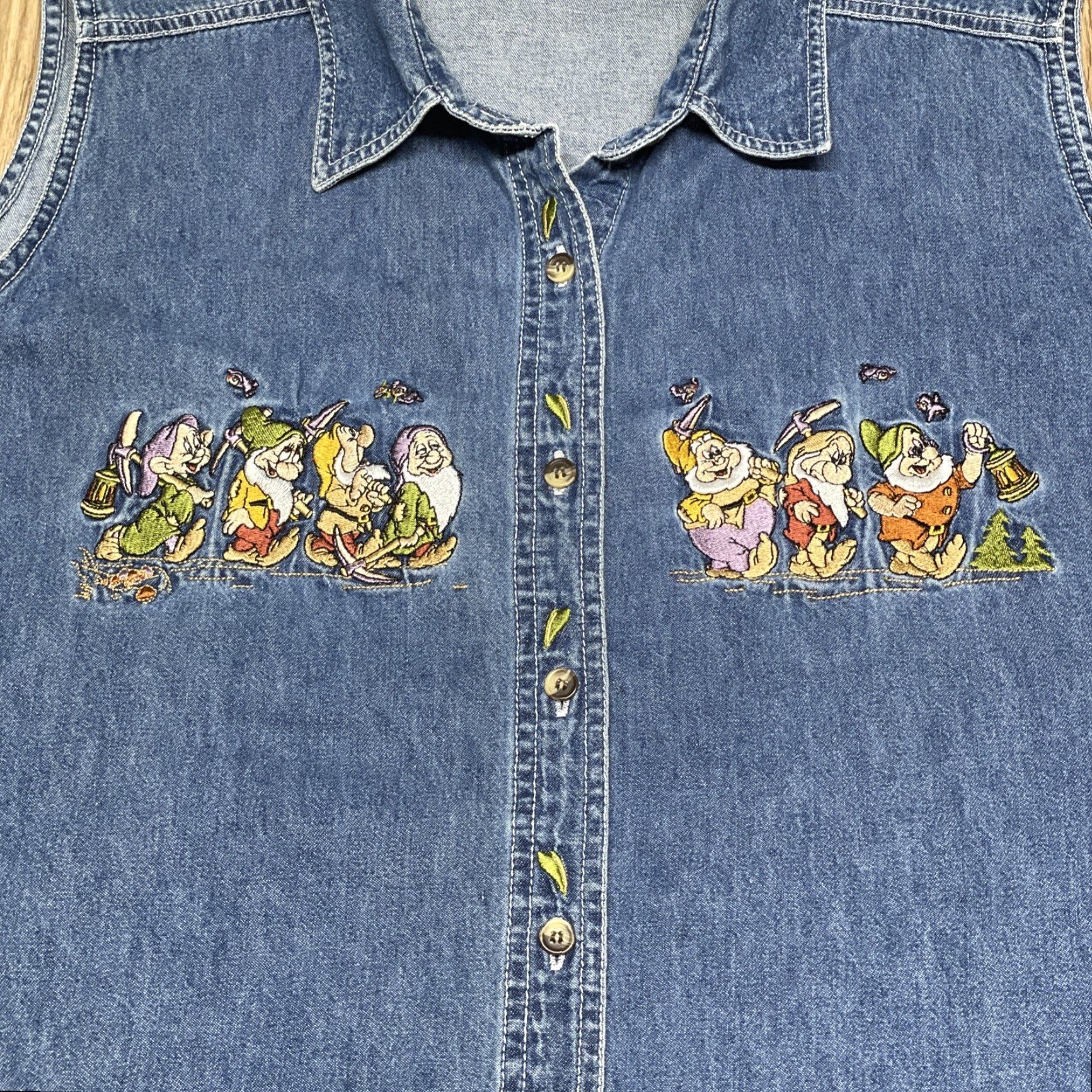 Disney VINTAGE Walt Disney Snow White Dwarfs Denim Button Up Shirt Unisex Adults Large Oversized Size L / US 10 / IT 46 - 2 Thumbnail