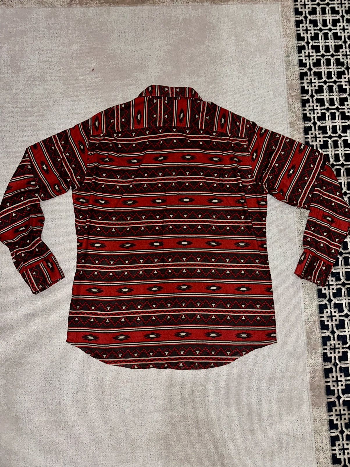 Uniqlo Uniqlo Navajo Shirt Size US L / EU 52-54 / 3 - 5 Thumbnail