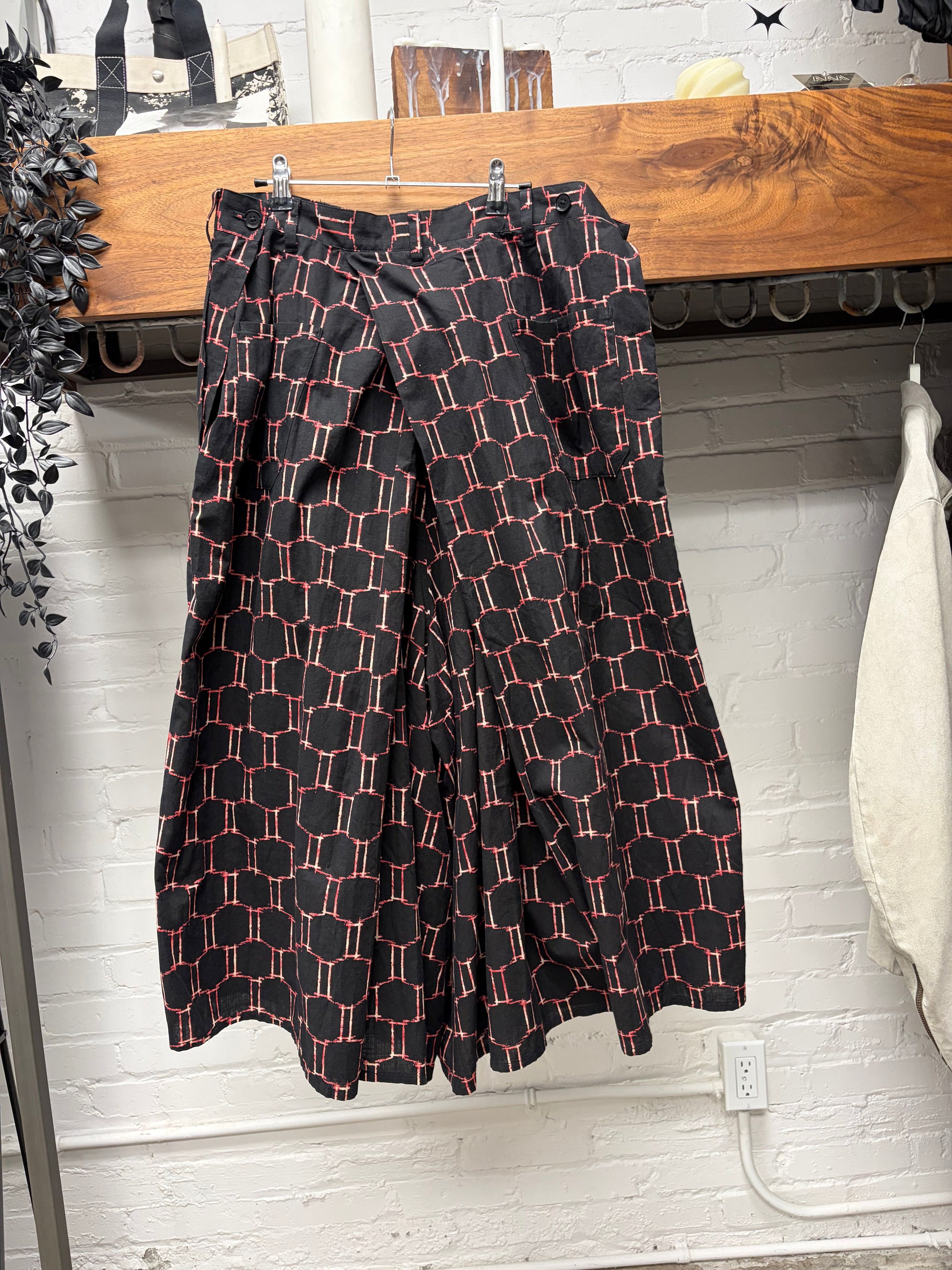 Yohji Yamamoto Yohji Yamamoto Pour Homme Patterned Red/Black Carousel Balloon Cut Shorts Size US 34 / EU 50 - 4 Thumbnail