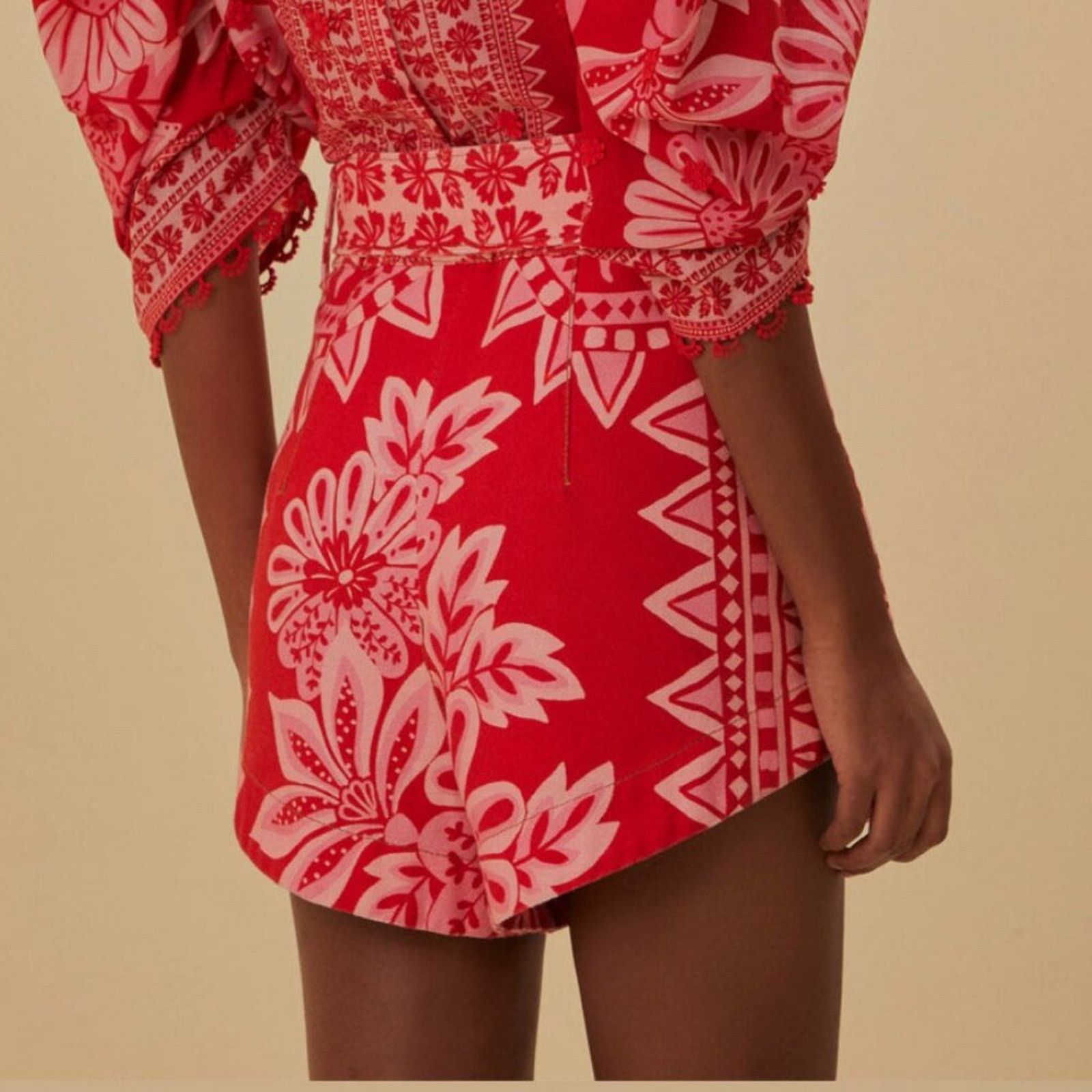 Farm Rio NWT Farm Rio Flora Tapestry Shorts in Red Size 32" / US 10 / IT 46 - 2 Thumbnail