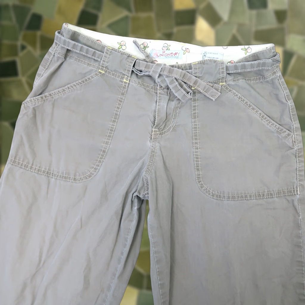 Vintage VINTAGE Unionbay 90s Cargo Capri Crop Pants Women Regular Size 3 Taupe Brown Low Rise Bohemian Straight Leg Casual 21 in Inseam Mens? Size 26" / US 2 / IT 38 - 1 Thumbnail
