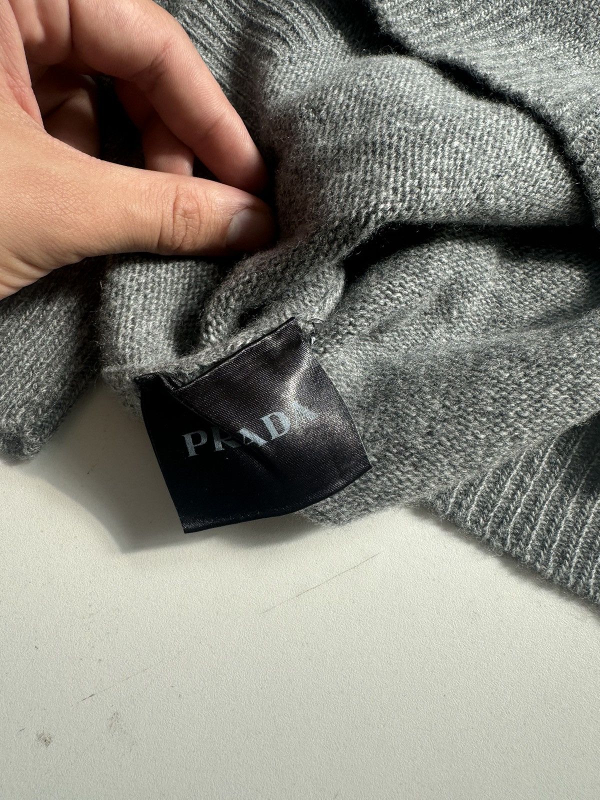 Prada Prada 100% cashmere minimalist sweater Size S / US 4 / IT 40 - 10 Thumbnail