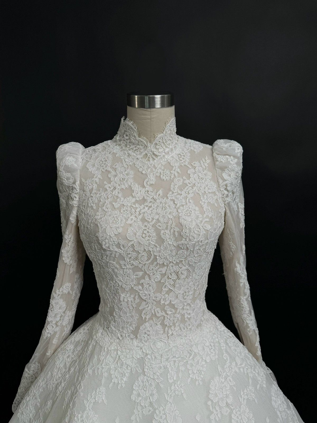 Other Preloved US 2 Anna Augusta French Corded Lace Bridal Gown Size XS / US 0-2 / IT 36-38 - 3 Thumbnail