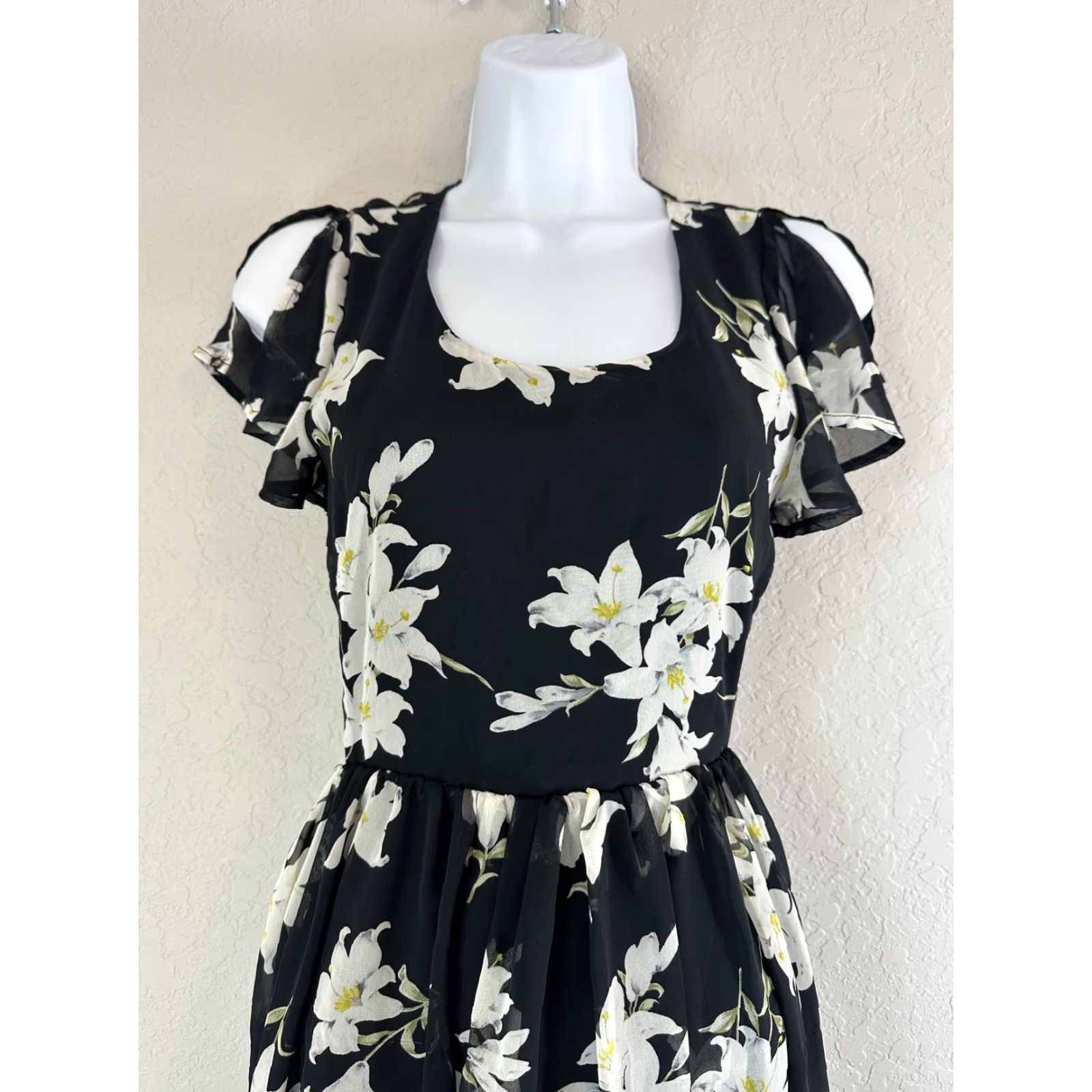 Lulus Lulus Dress Womens Small Black Floral Fit & Flare Lace Up Back Chiffon Sundress Size S / US 4 / IT 40 - 4 Thumbnail