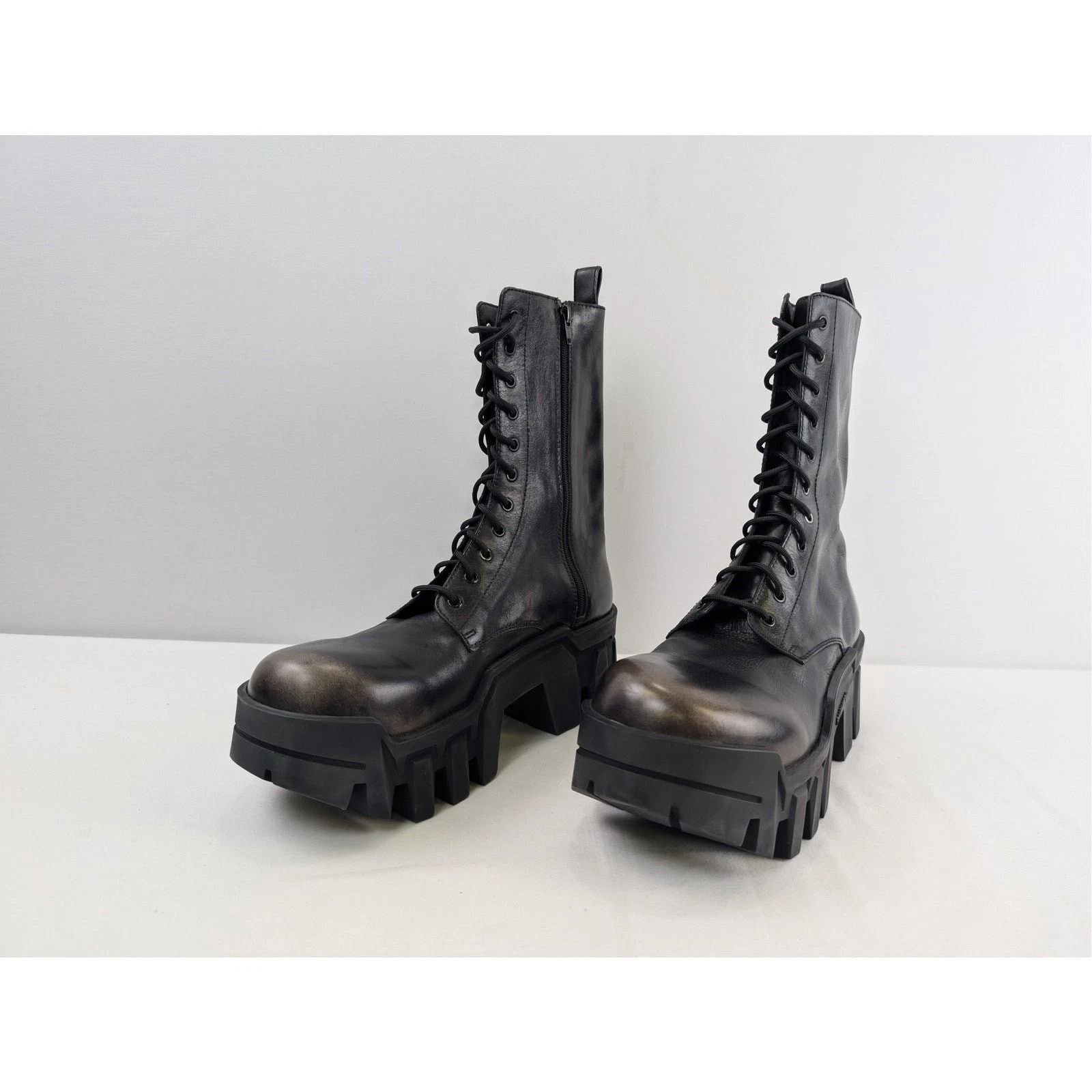 Balenciaga o1rshd1 Q:2 / Worn-out Effect Leather Bulldozer Laceup Boots Size US 11 / EU 44 - 7 Thumbnail