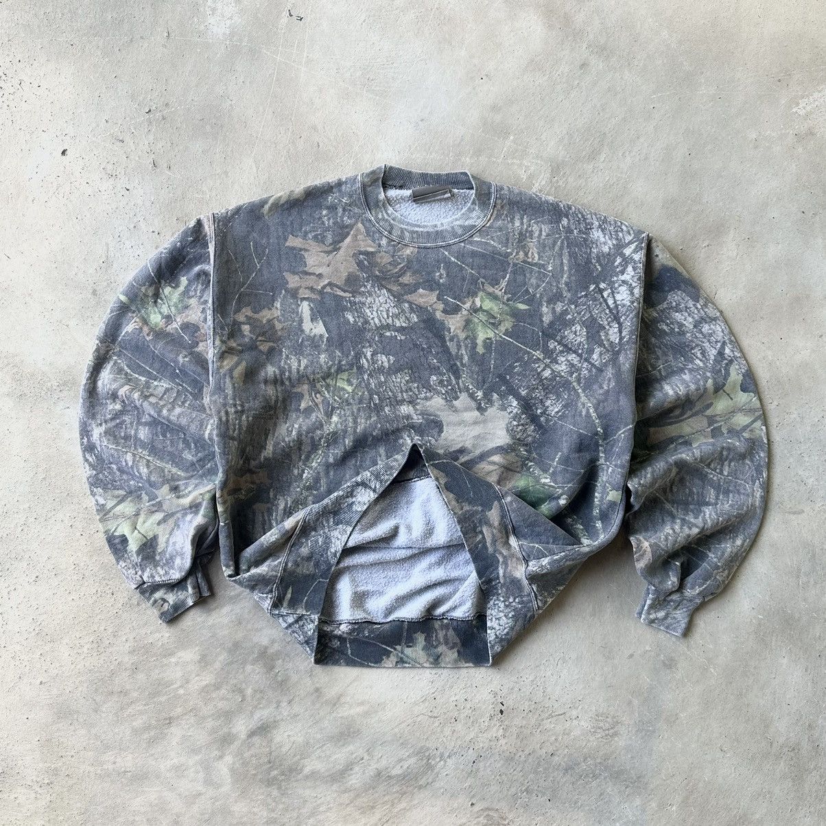 Realtree Crazy Vintage Faded Carhartt Style Realtree Camo Crewneck Size US S / EU 44-46 / 1 - 4 Thumbnail