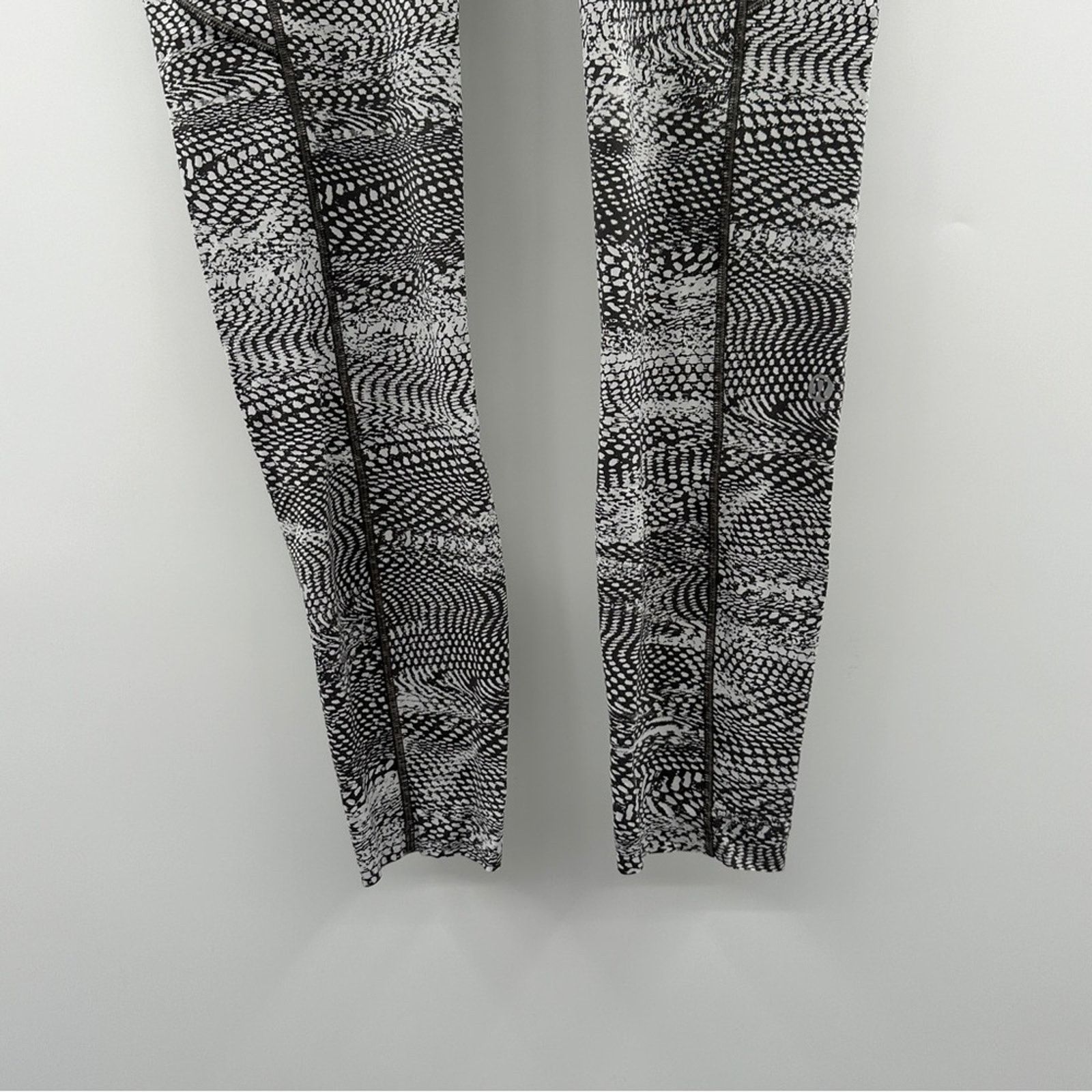 Lululemon Lululemon Fast & Free 7/8 Tight II *Nulux 25" Sz 8 Size 30" / US 8 / IT 44 - 5 Thumbnail