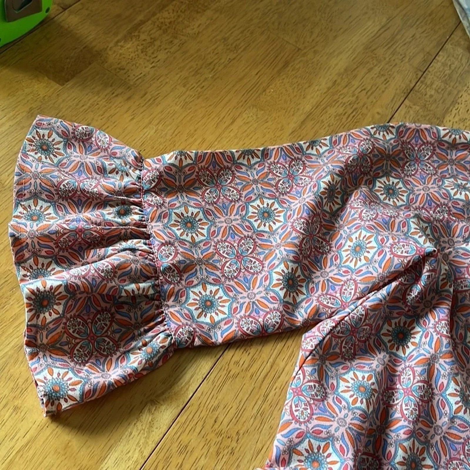 Sanctuary Sanctuary peasant style top 3/4 bell sleeves, size Small Size S / US 4 / IT 40 - 2 Thumbnail