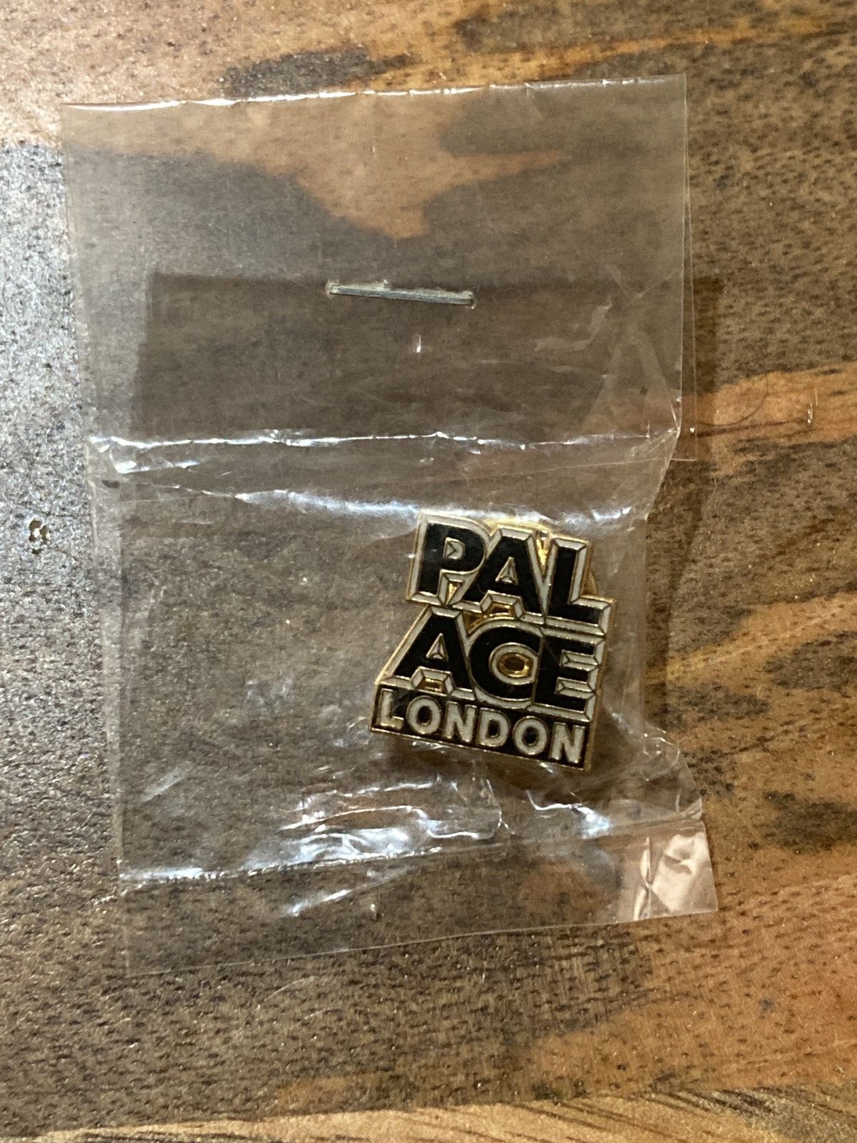 Palace PALACE LONDON PIN Size ONE SIZE - 1 Thumbnail