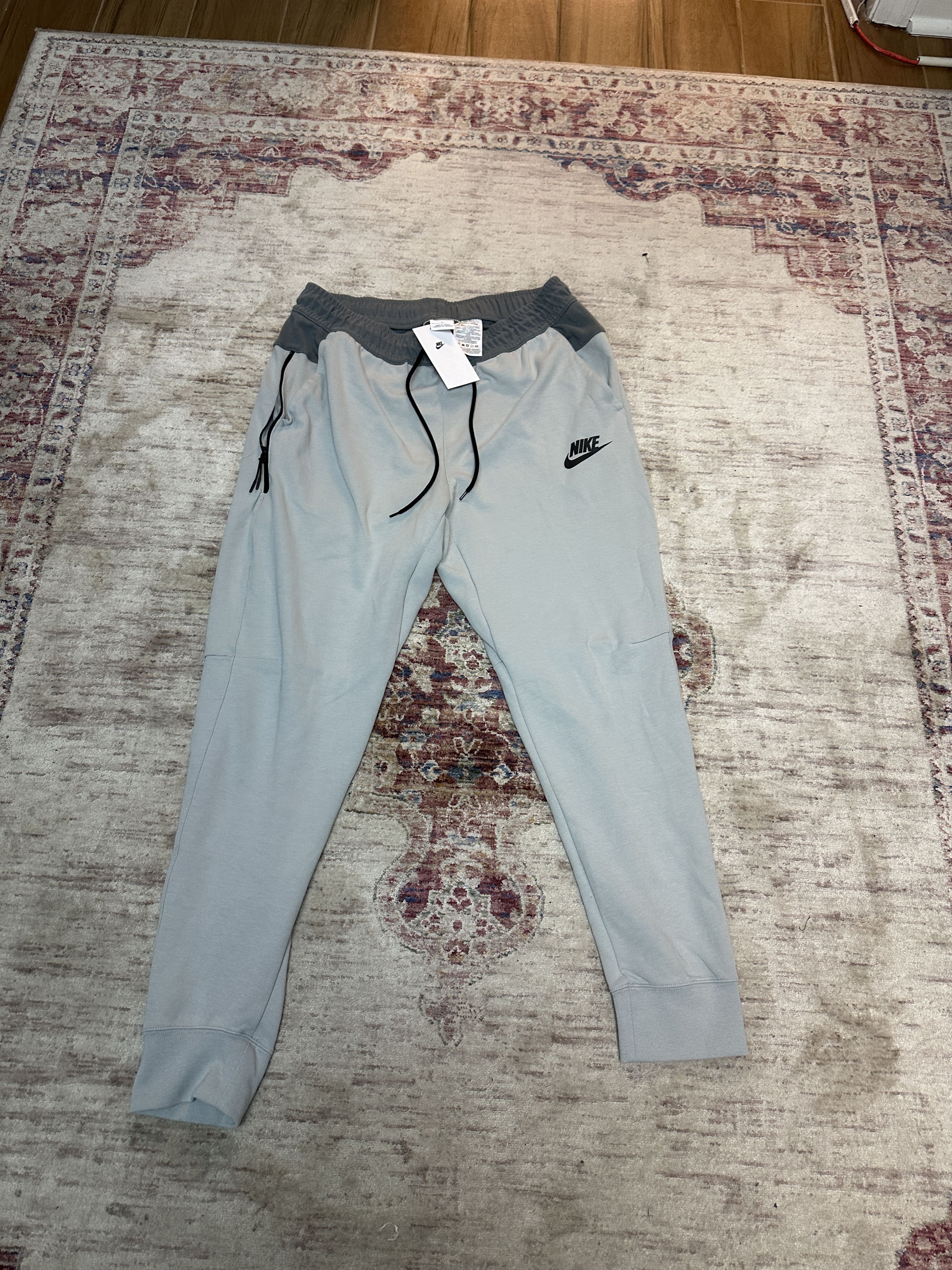 Nike Nike Men's Tech Fleece Light Gray Joggers Size Large Size US 36 / EU 52 - 1 Thumbnail