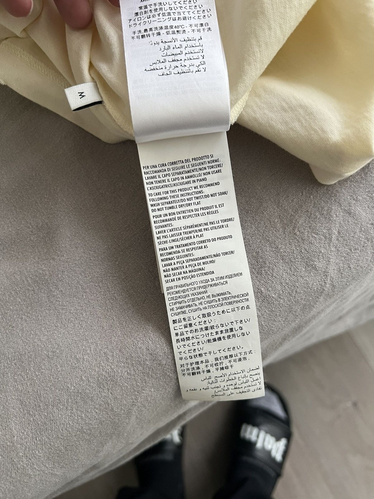 Gucci Gucci Offwhite/Beige Tshirt “Gucci” on Back Size US M / EU 48-50 / 2 - 11 Thumbnail