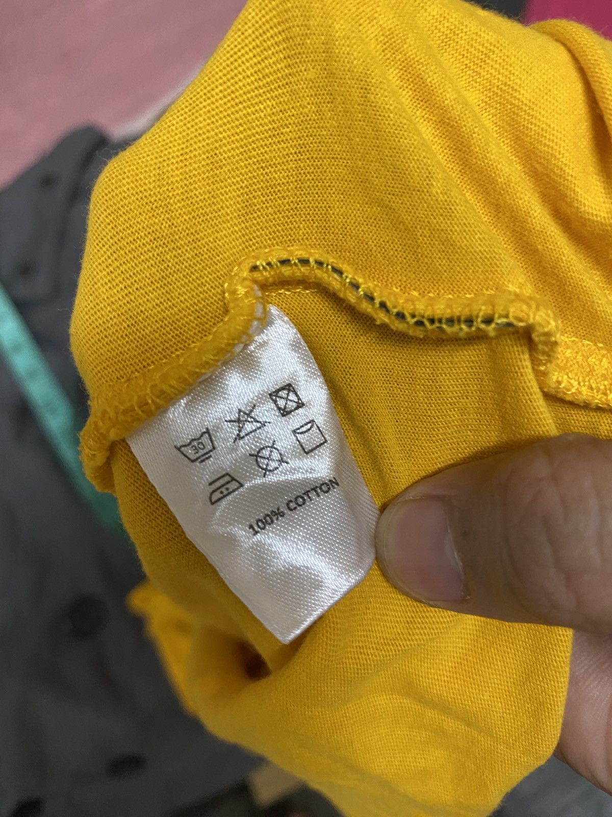 The Unbranded Brand Crayon Shinchan Family Crewneck Tee Size US M / EU 48-50 / 2 - 10 Thumbnail