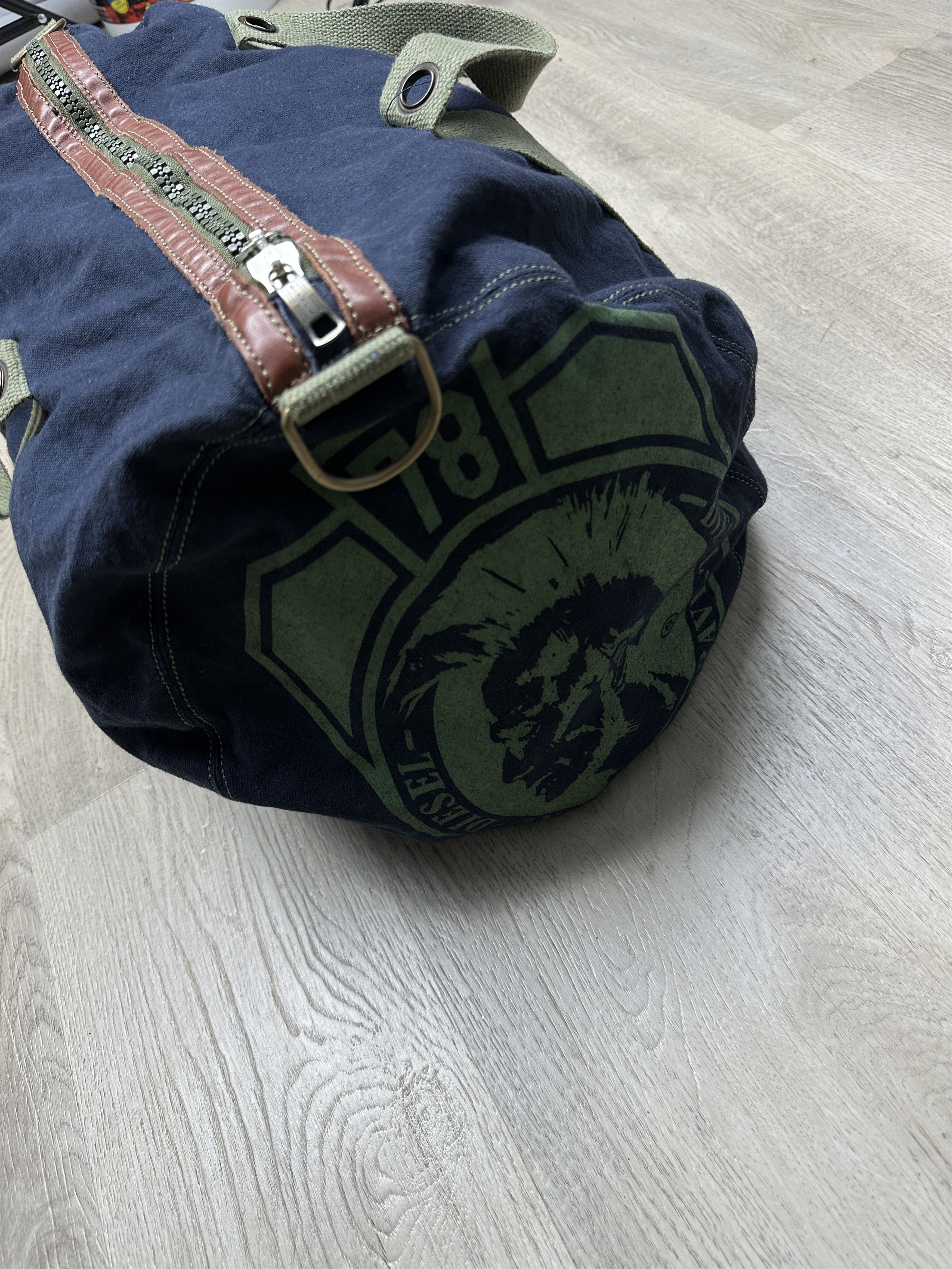 Diesel Diesel Big Logo Punk Boston Travel Bag Drum Bag Size ONE SIZE - 2 Thumbnail
