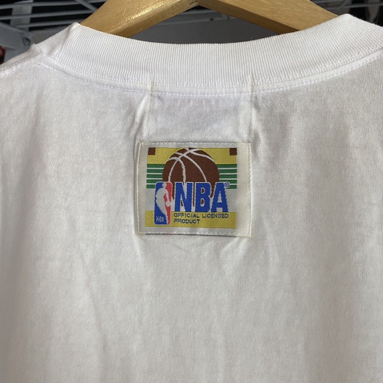 NBA Vintage 90s Chicago Bulls NBA T-Shirt - Gold Foil Bull Logo Size US L / EU 52-54 / 3 - 8 Thumbnail