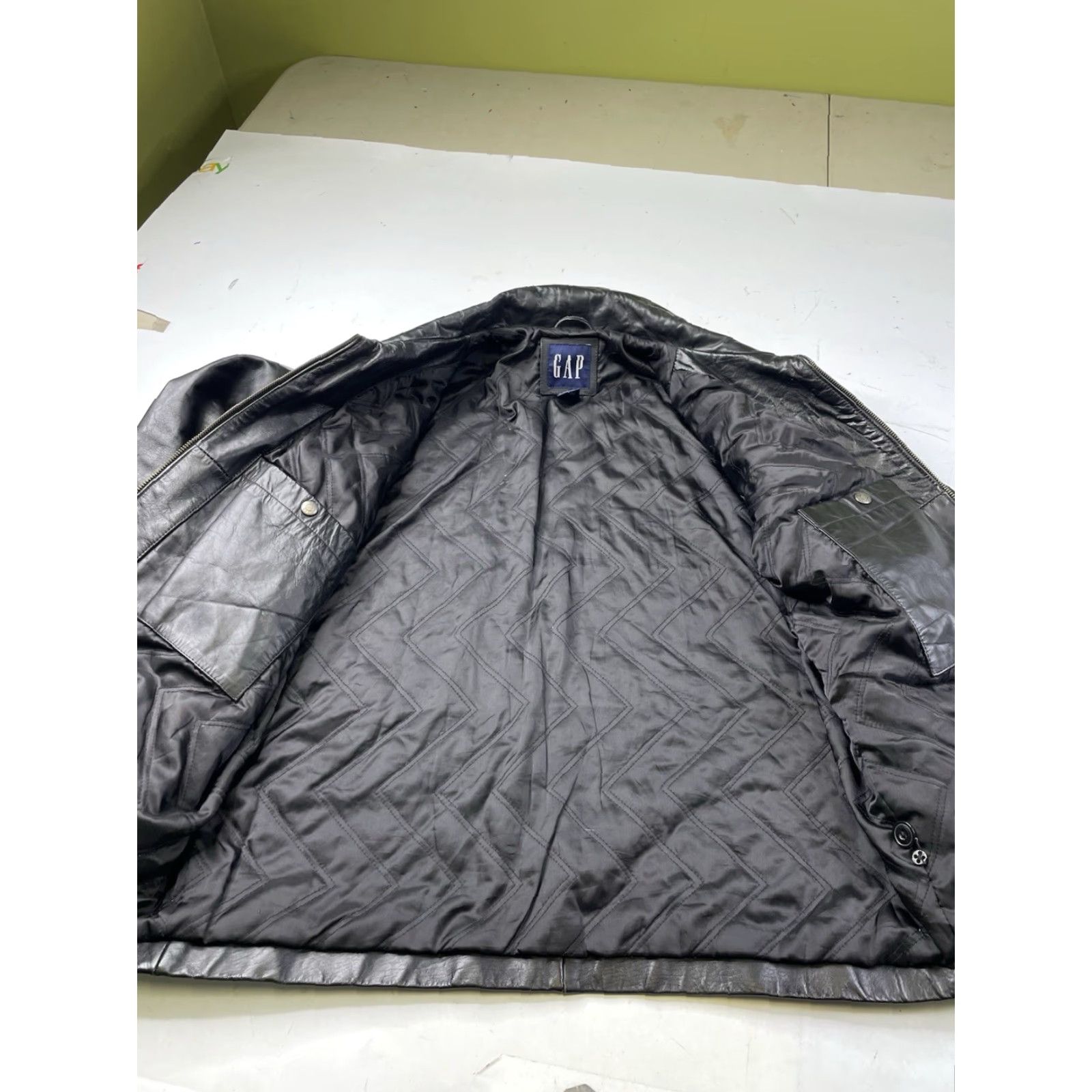 Gap VINTAGE Gap Leather Black Bomber Jacket L Men Full Zip Thick Lined Quilted Biker 90s Mens Size US L / EU 52-54 / 3 - 4 Thumbnail