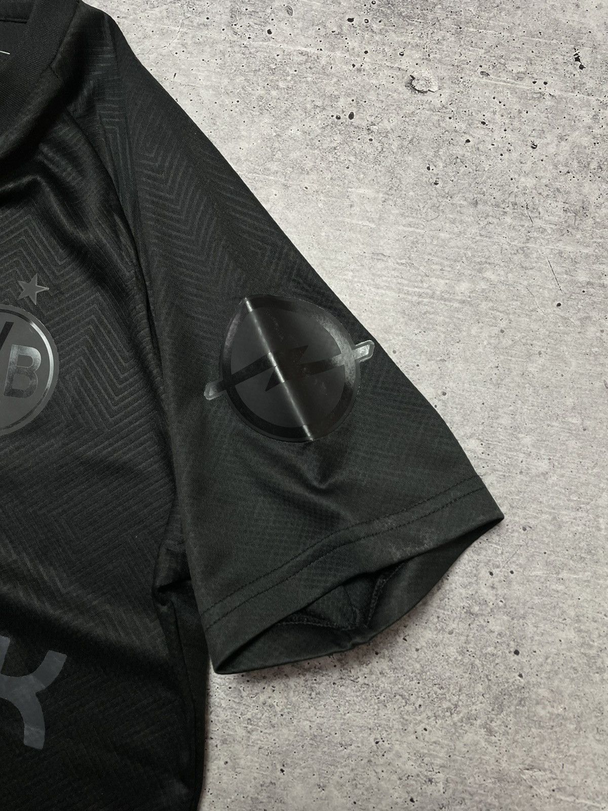 Puma BORUSSIA DORTMUND 2022 2023 SPECIAL FOOTBALL SOCCER JERSEY Size US M / EU 48-50 / 2 - 7 Thumbnail
