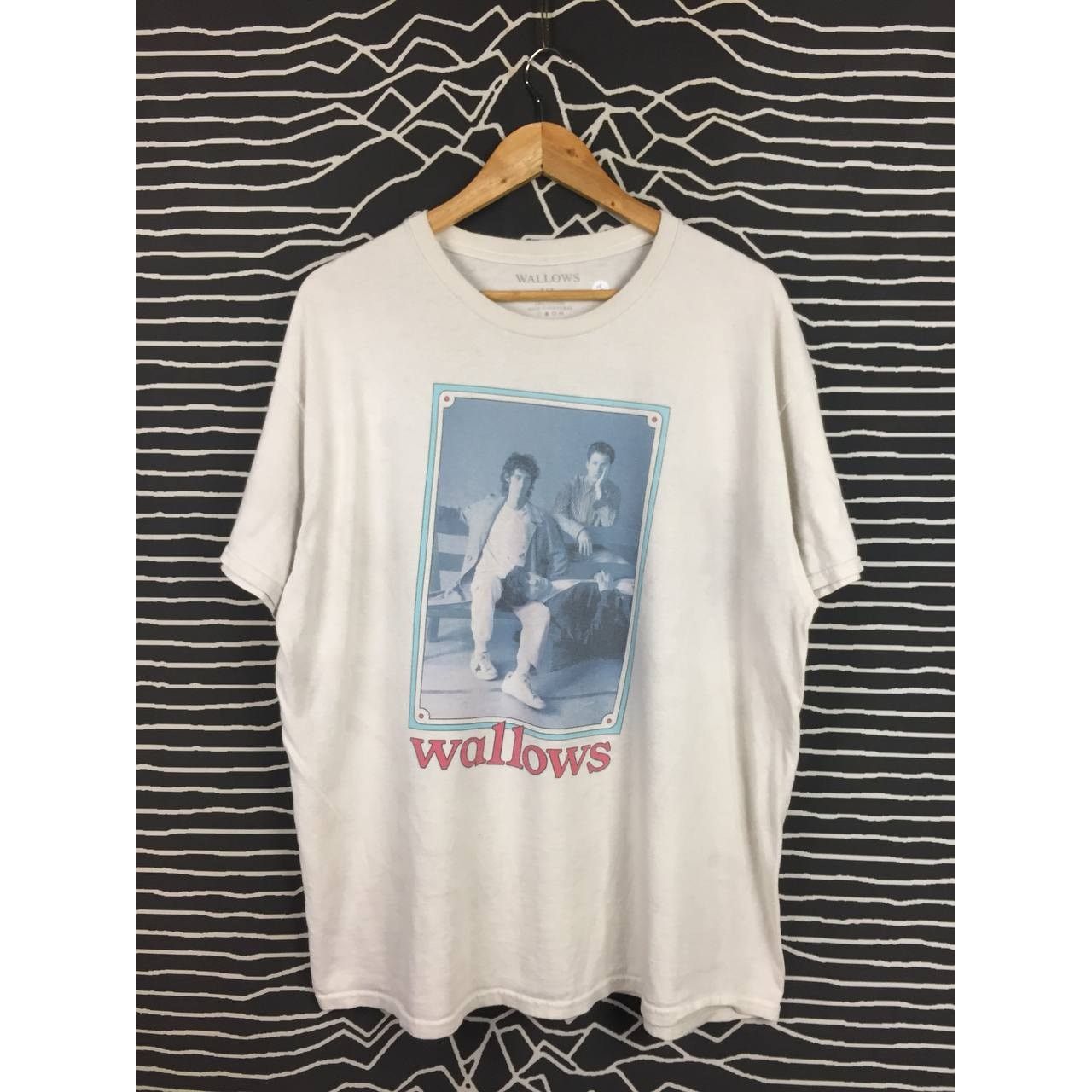 Band Tees Wallows Indie Rock Band Tell Me That It's Over Tour 2022 Tee Size US XL / EU 56 / 4 - 1 Thumbnail