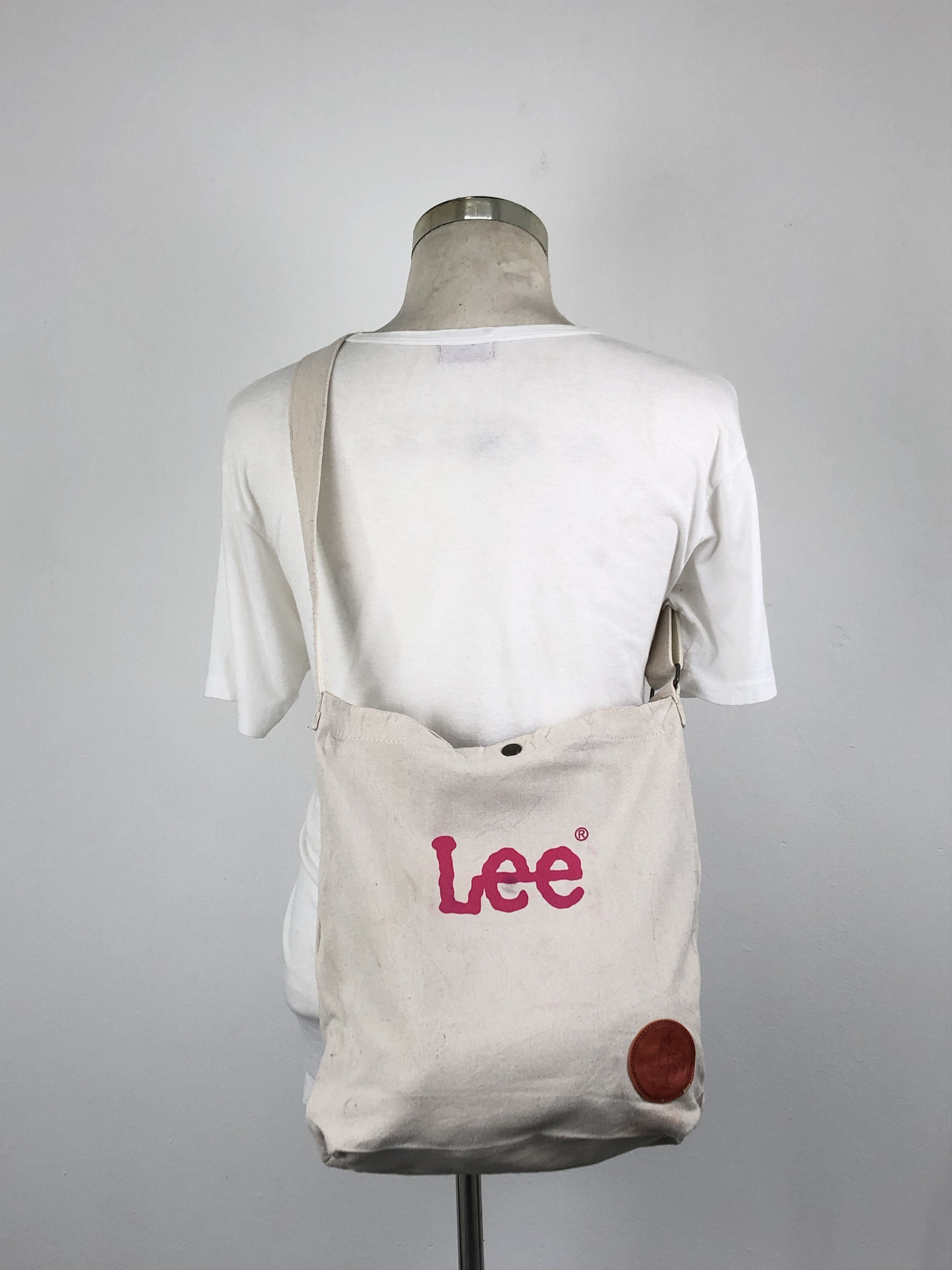 Lee Vintage Lee Cowboy Big Logo Crossbody Bag BG0173 Size ONE SIZE - 1 Thumbnail