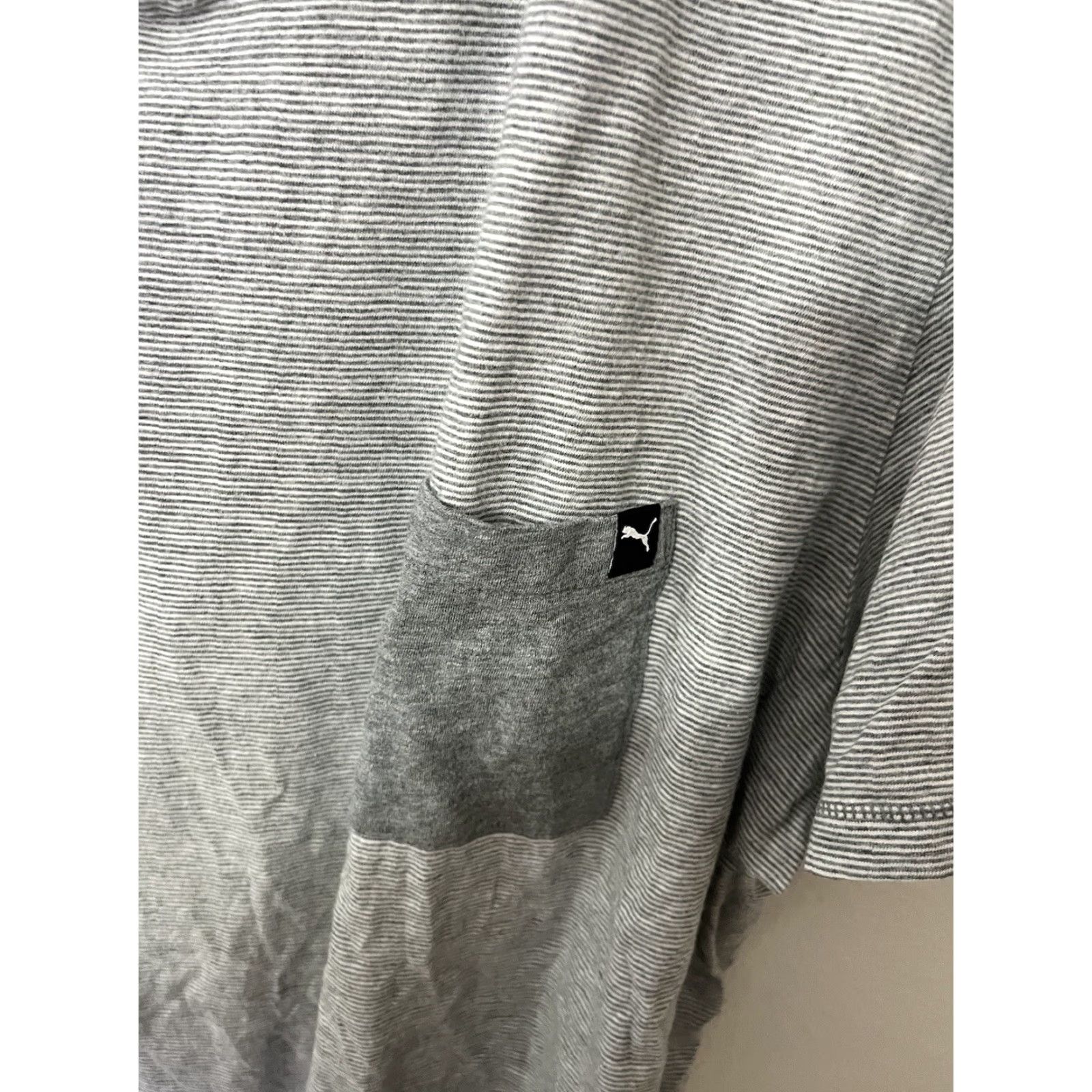 Puma Puma Men T-Shirt XXL Gray Striped V-Neck Pocket Logo Regular 2XL Size US XXL / EU 58 / 5 - 4 Thumbnail