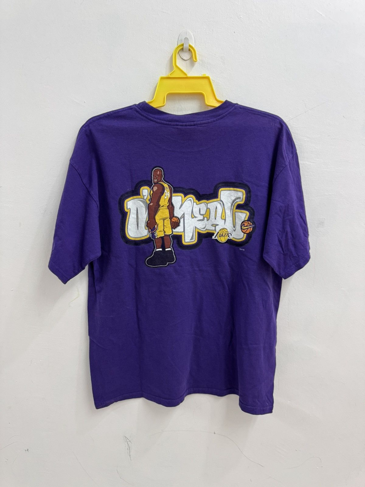 Nike Vtg 90s Nike Shaquille O’Neal Shaq Lakers Cartoon NBA Tshirt Size US L / EU 52-54 / 3 - 3 Thumbnail