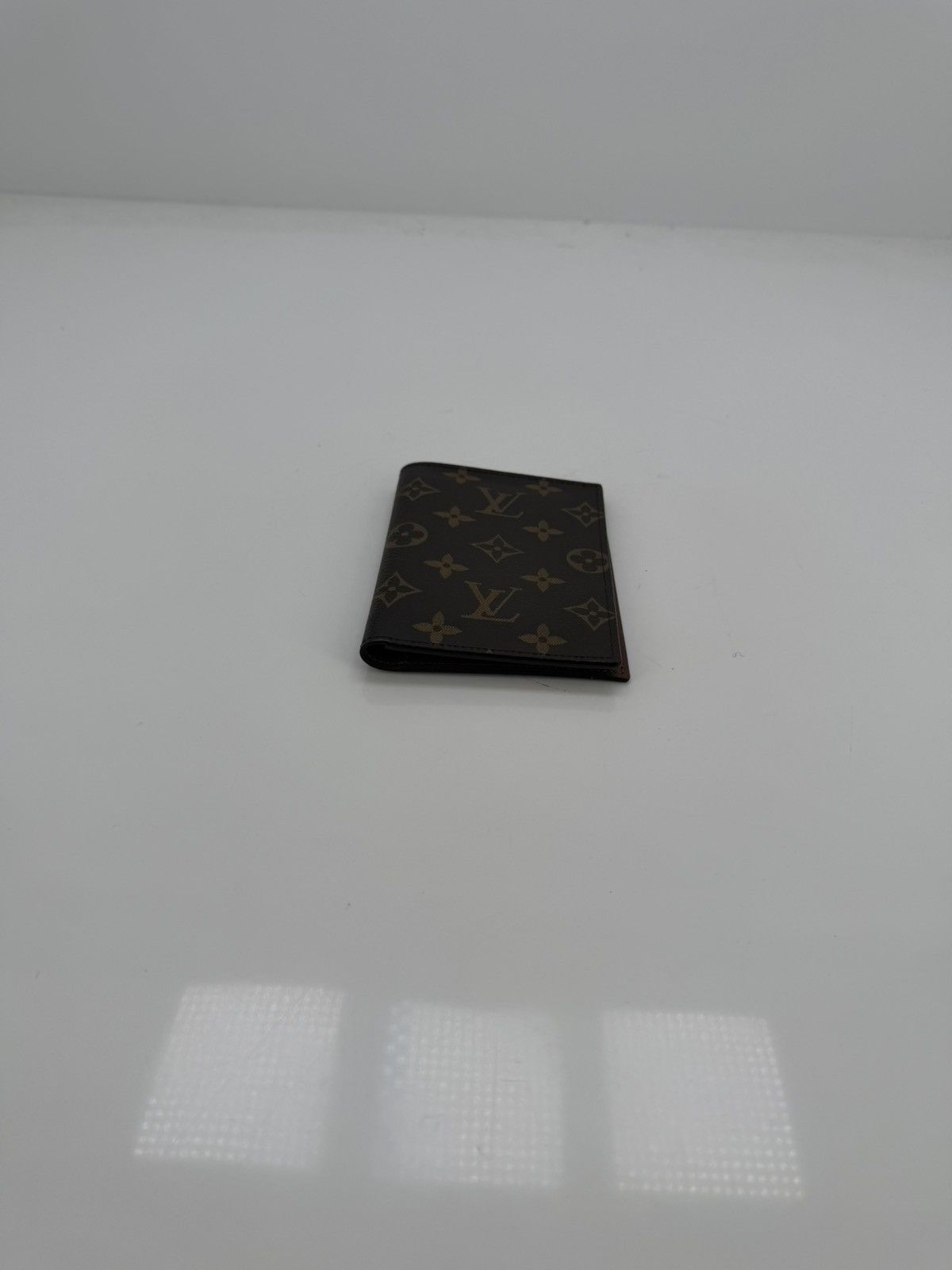 Louis Vuitton Louis Vuitton Passport Cover Monogram Canvas Size ONE SIZE - 5 Thumbnail