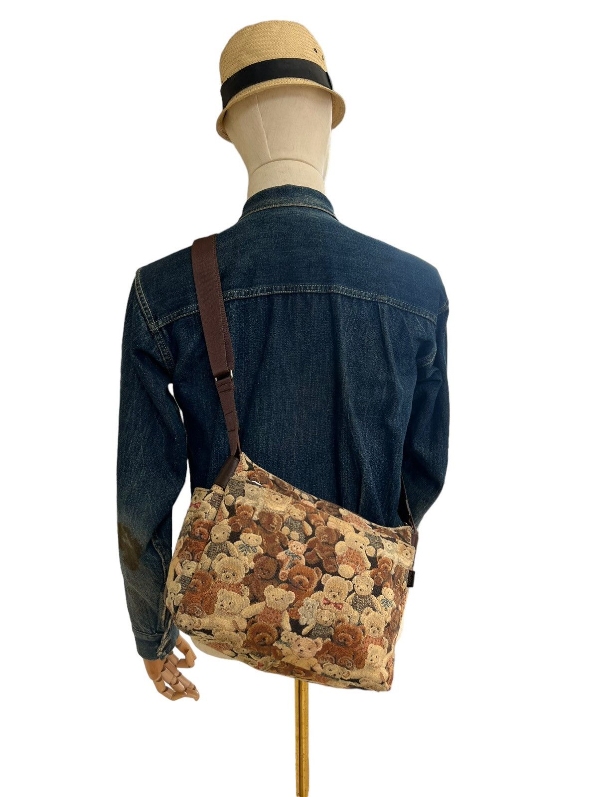 Japanese Brand Vintage Yamatoya Tokyo Ravi Ravi Jacquard Bears Sling Bag Size ONE SIZE - 3 Thumbnail