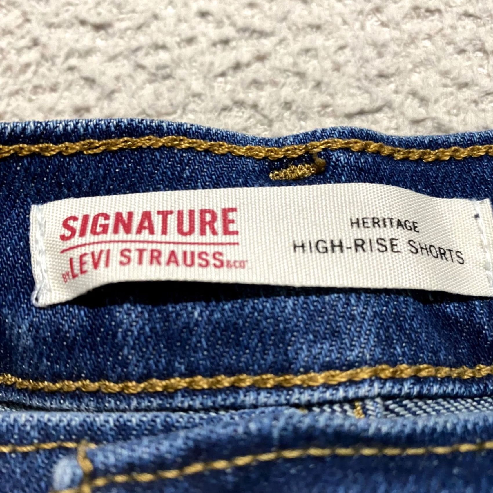 Levi's Levi's Signature Womens Jeans Shorts Blue Denim High Rise Cut-Off 4" Inseam 14" Waist 30 Black? Size 36" / US 14 / IT 50 - 3 Thumbnail