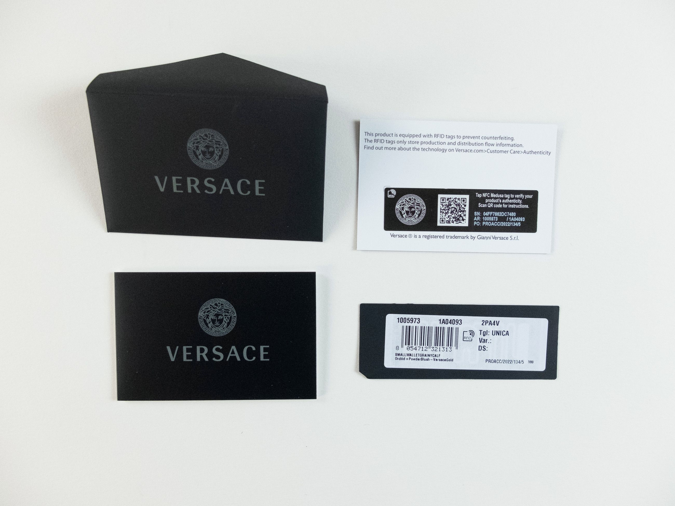 Versace VERSACE black Medusa & signature strap card holder case Size ONE SIZE - 7 Thumbnail